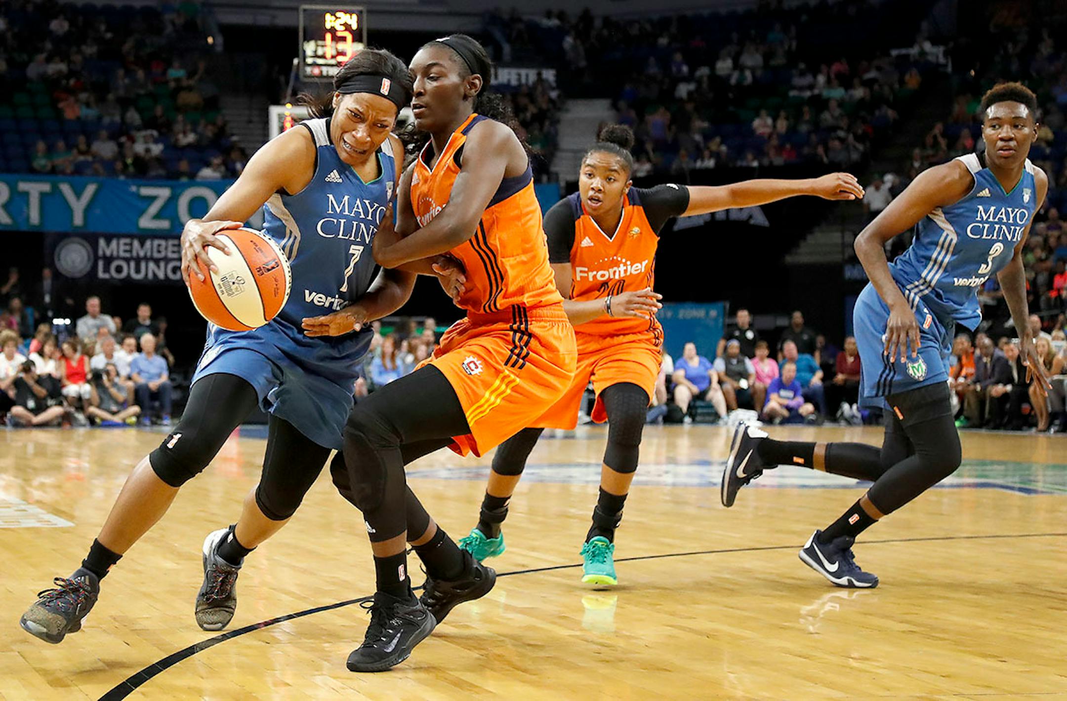 Jia Perkins (7) was fouled by Asia Taylor (31) in the third quarter.
