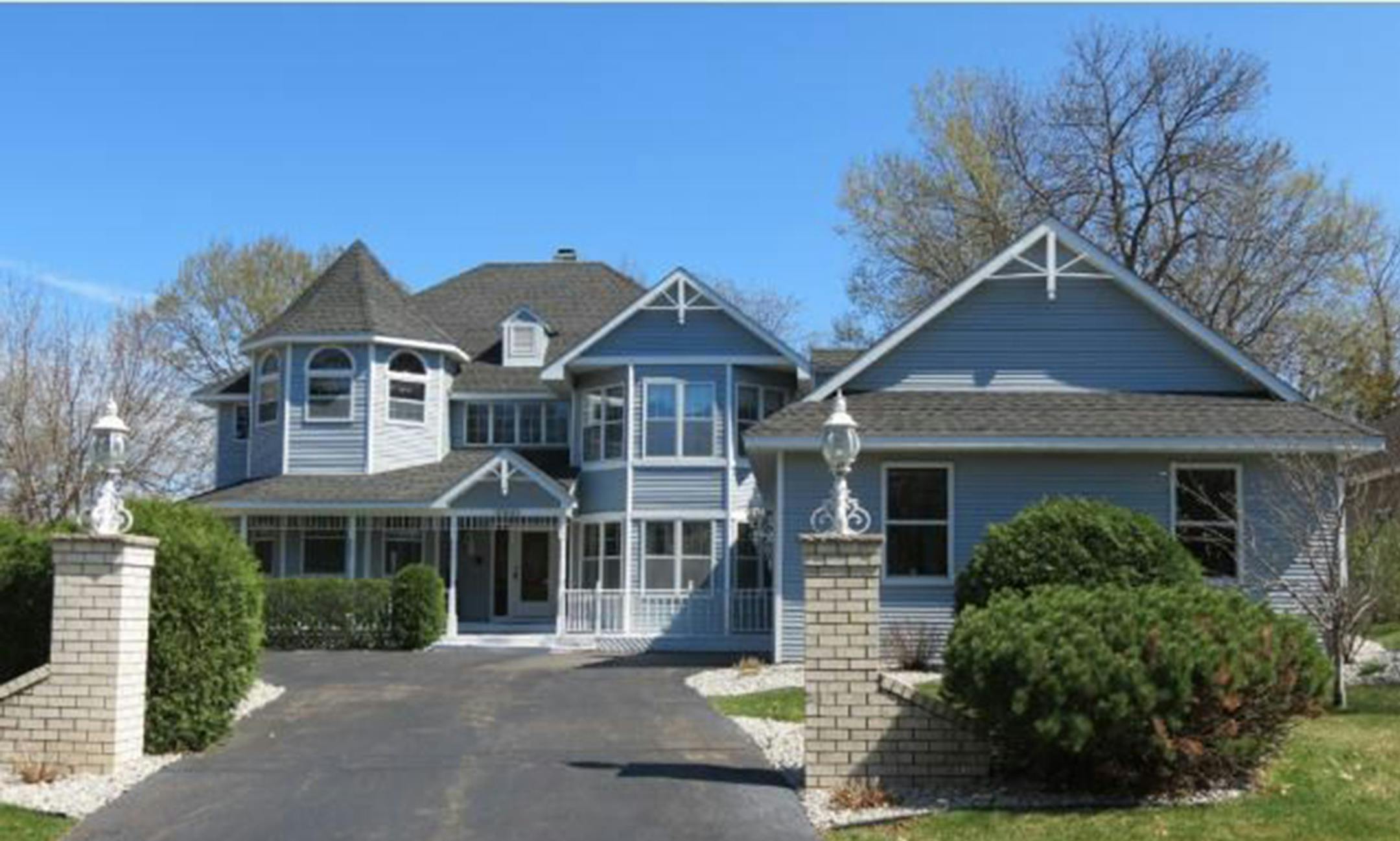 ... Ramsey
Built in 1986, this three-bedroom, four-bath house has 4,900 finished square feet and features three bedrooms on onel level, upper floor laundry, four fireplaces, eat-in kitchen, sauna, sunroom, walkout basement, patio deck and dock facilities on the Rum River. Listed by Jim Singewald, Re/Max Results, 763-213-9311.