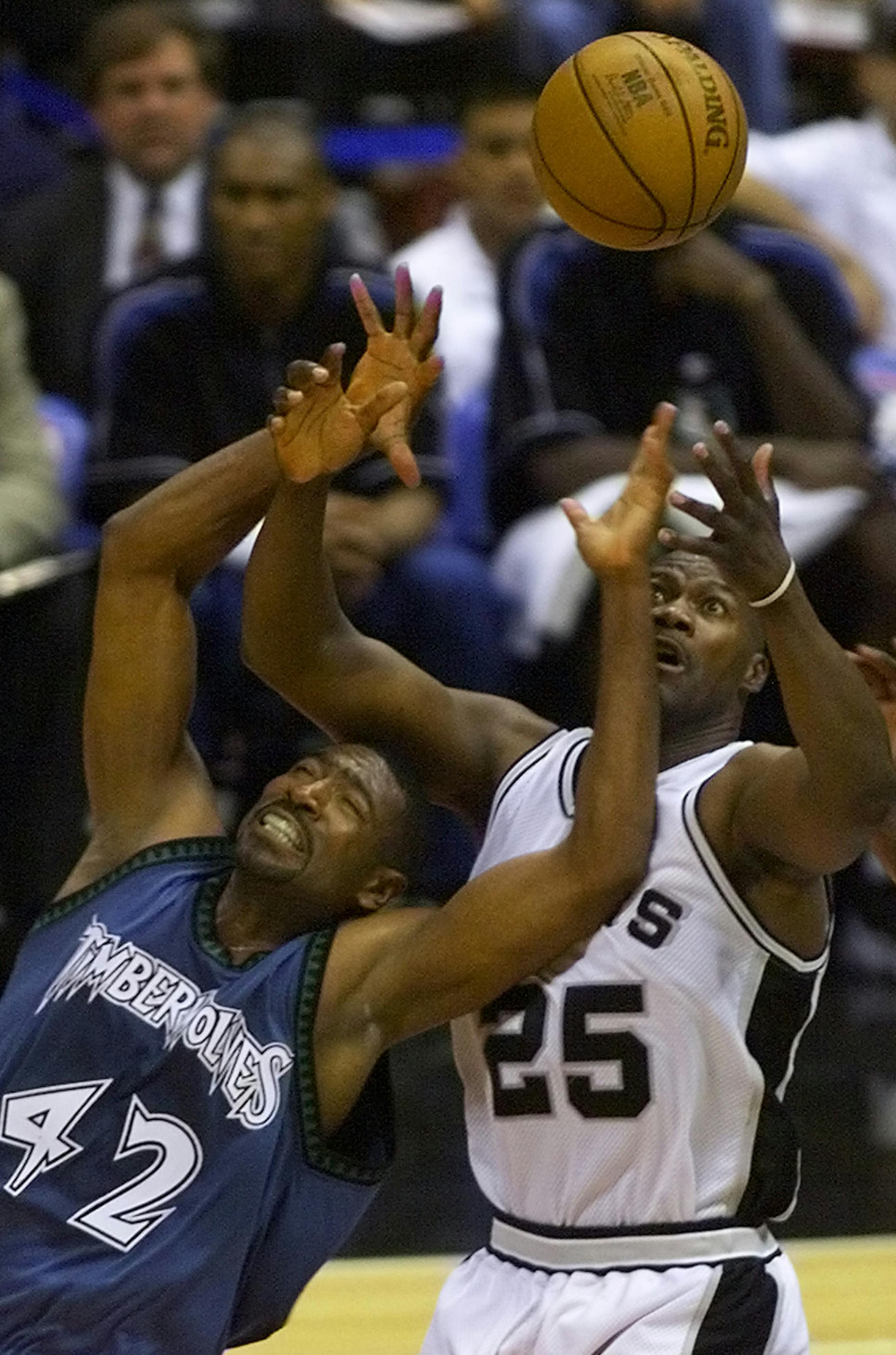 Sam Mitchell of the Timberwolves battles Jerome Kersey of San Antonio for a loose ball in the 3rd period of NBA playoff action at the Alamodome. ORG XMIT: MIN2015022720391734