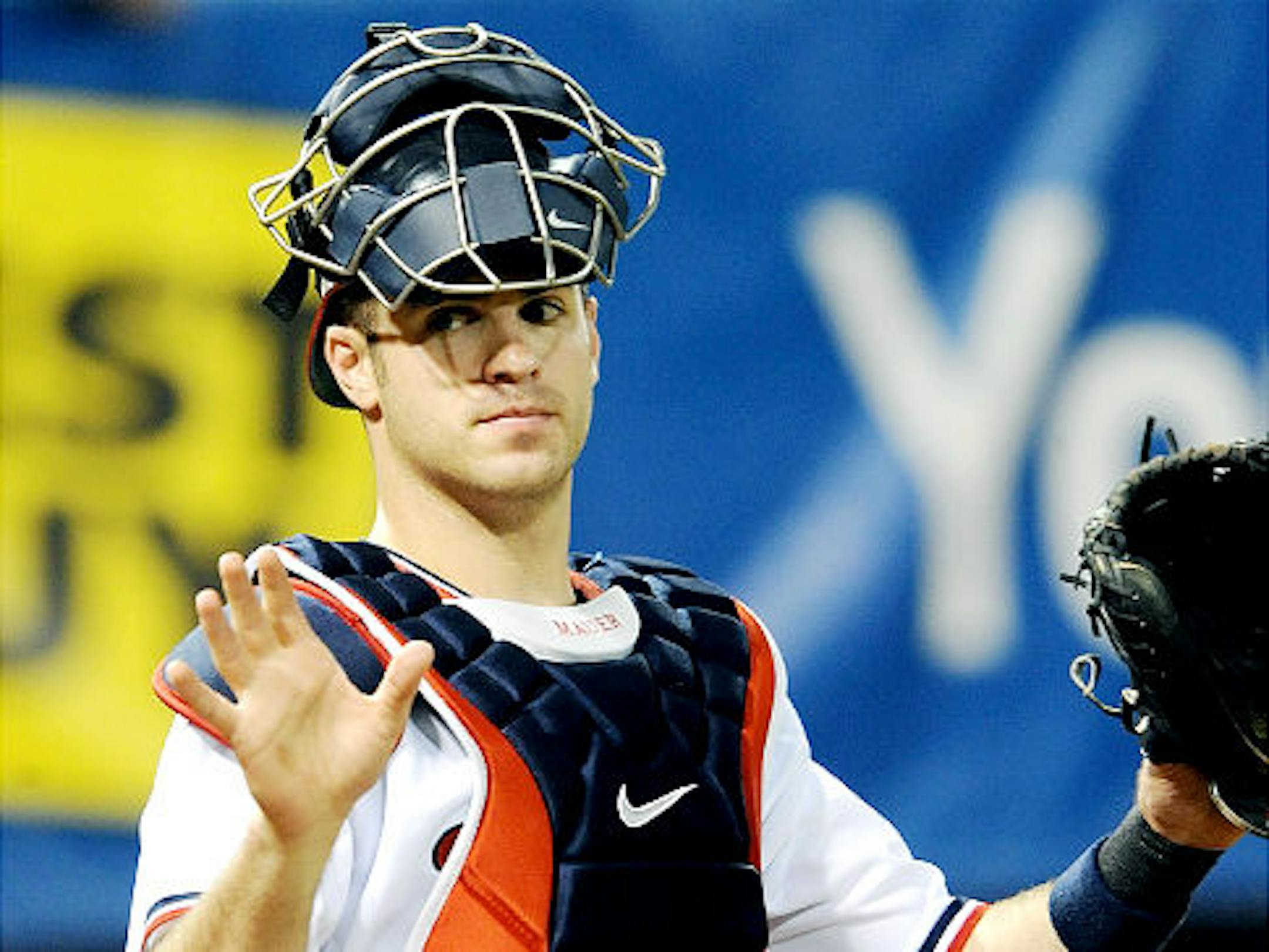 MINNEAPOLIS - JUNE 20:  Joe Mauer #7 of the Minnesota Twins signals to hold the ball at an MLB game against the Houston Astros at the Hubert H. Humphrey Metrodome, June 20, 2009 in Minneapolis, Minnesota.  (Photo by Tom Dahlin/Getty Images)   Original Filename: 88744362.jpg