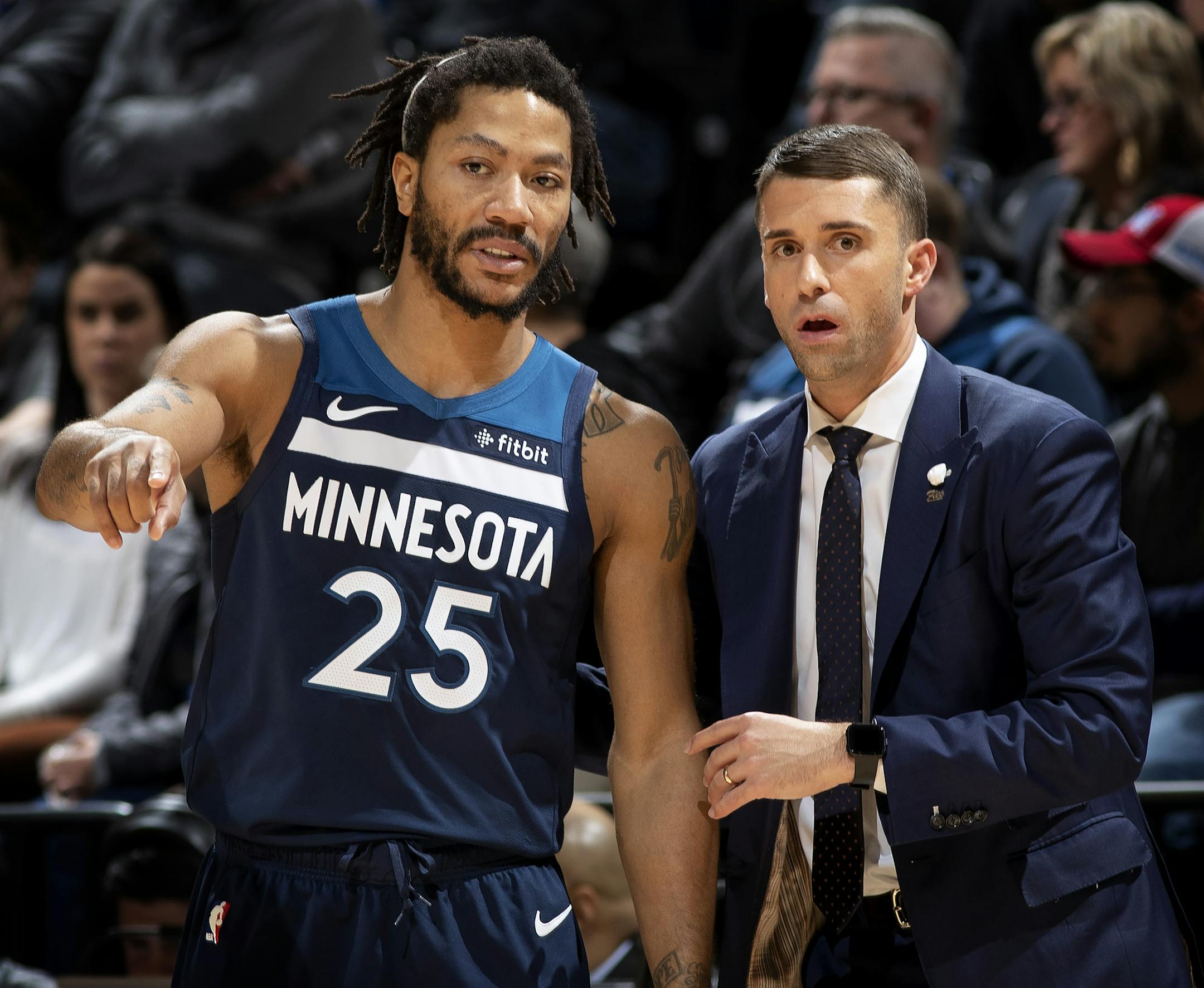 Derrick Rose spoke with Timberwolves interim head coach Ryan Saunders in the second quarter. ] CARLOS GONZALEZ &#x2022; cgonzalez@startribune.com &#x2013; January 29, 2018, Minneapolis, MN, Target Center, NBA, Basketball, Minnesota Timberwolves vs. Phoenix Suns