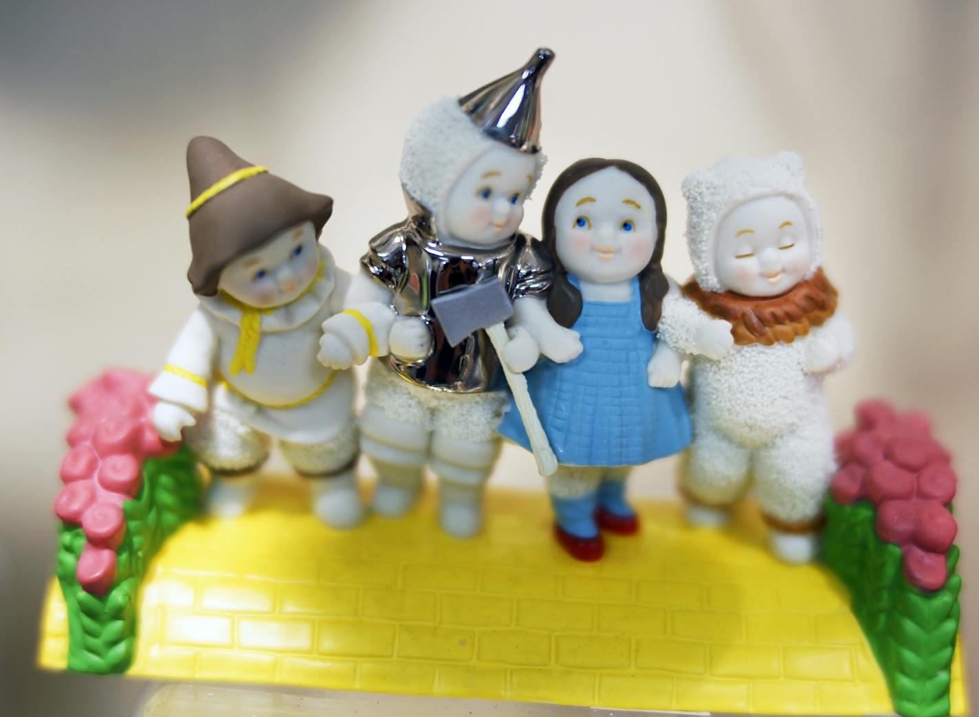 At Department 56 offices in Eden Prairie, this piece is inspired by the Wizard of Oz .] Richard Tsong-Taatarii/rtsong-taatarii@startribune.com