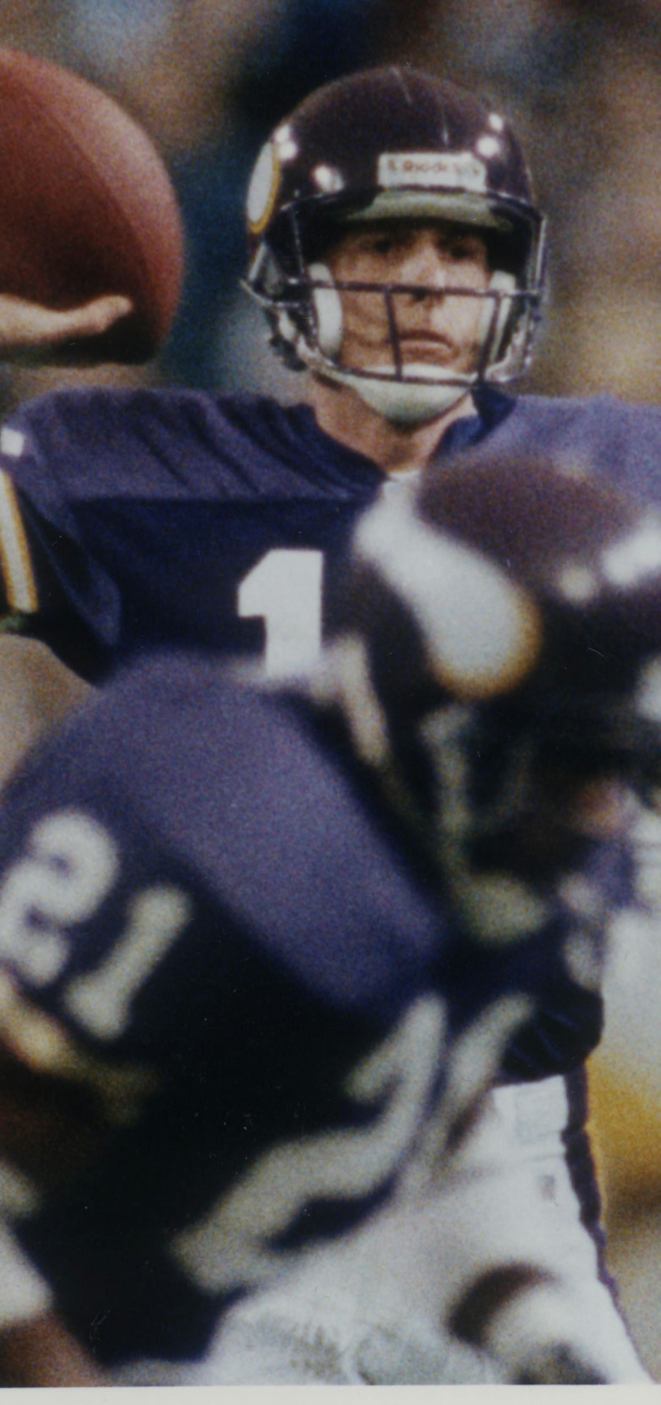 Minnesota Vikings quarterback Sean Salisbury got set to pass to Mike Tice, who took the ball into the end zone for a 34-yard touchdown reception. Salisbury was 20-for-33 passing for two TDs and a career-high 292 yards. Star Tribune staff file photo first ran Dec. 28, 1992. No other info on photo. // football // ORG XMIT: MIN2015021215102049