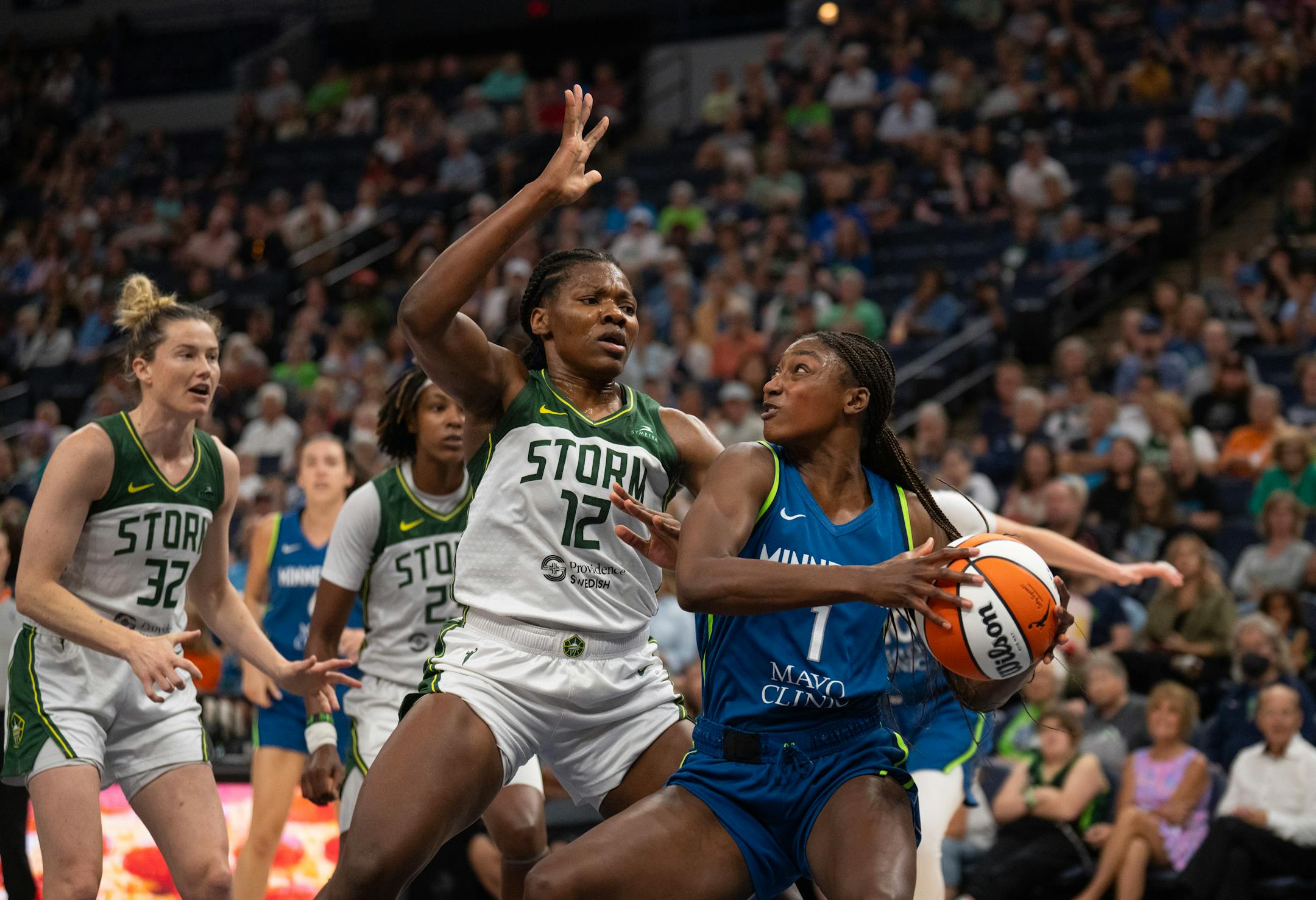 Minnesota Lynx guard Diamond Miller looked for a shot while defended by Seattle Storm forward Dulcy Fankam Mendjiadeu in the first quarter.