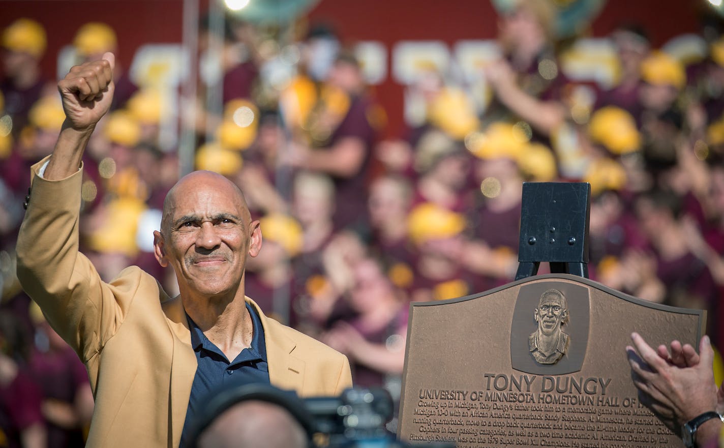 Former Minnesota Gopher Tony Dungy was honored during the game as Minnesota took on Miami (Ohio), Saturday, September 15, 2018 in Minneapolis, MN. ] ELIZABETH FLORES • liz.flores@startribune.com ORG XMIT: MIN1809151850414533