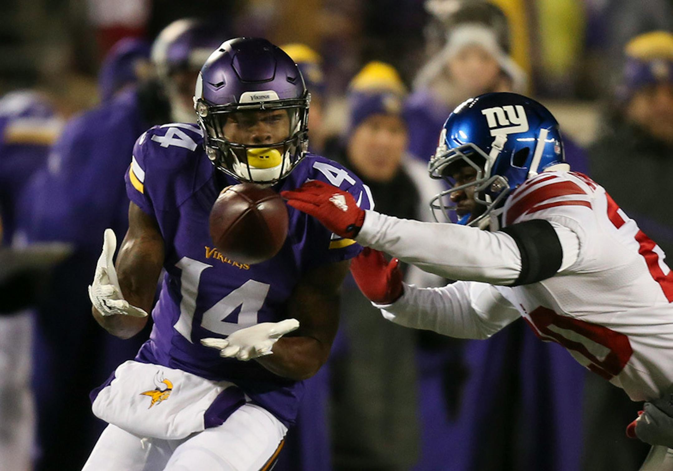 Vikings wide receiver Stefon Diggs (14) caught a pass in front of Giants cornerback Prince Amukamara (20) in the first quarter Sunday night.