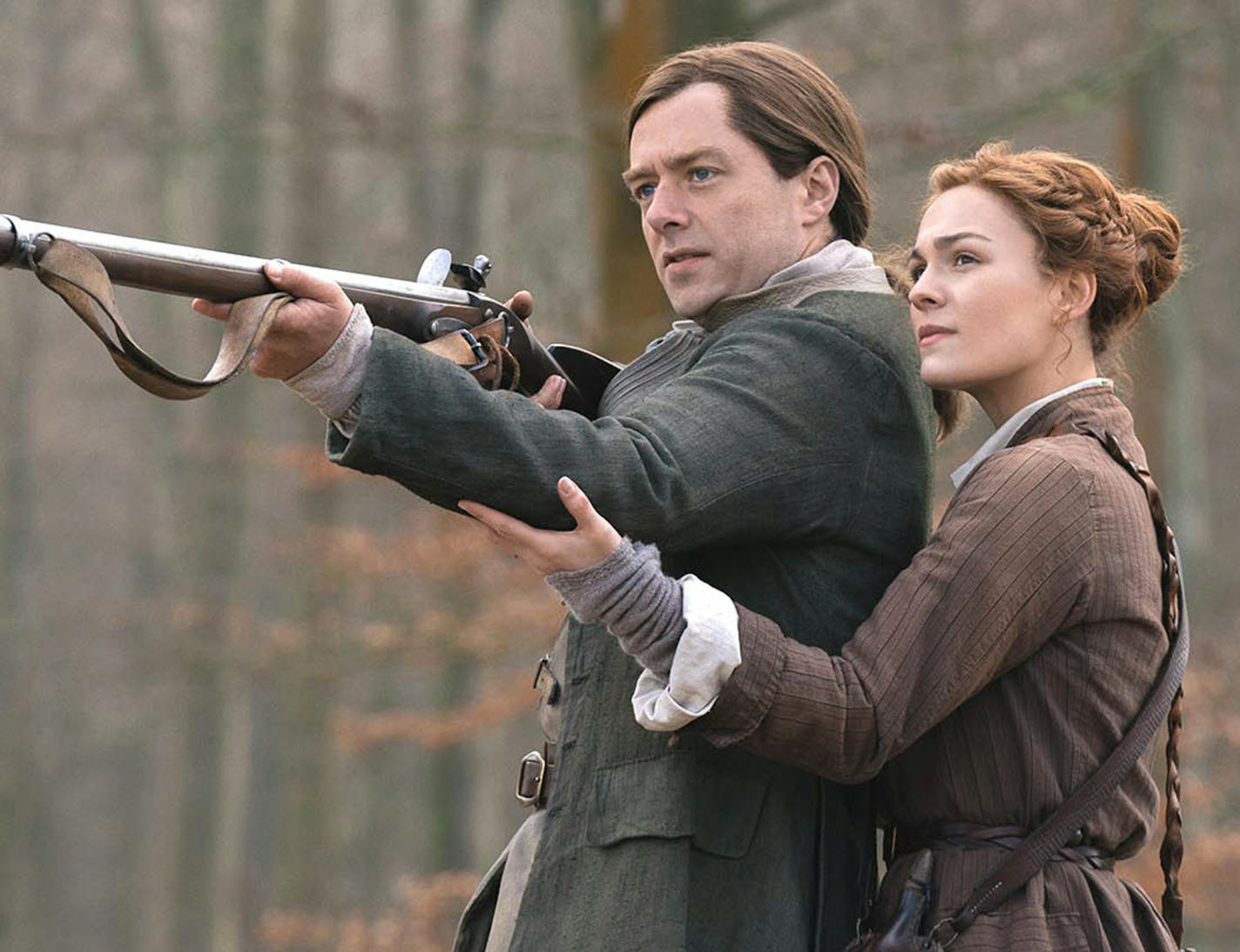 Richard Rankin and Sophie Skelton in the Starz series, "Outlander." (Aimee Spinks/Starz Entertainment/TNS) ORG XMIT: 1576858