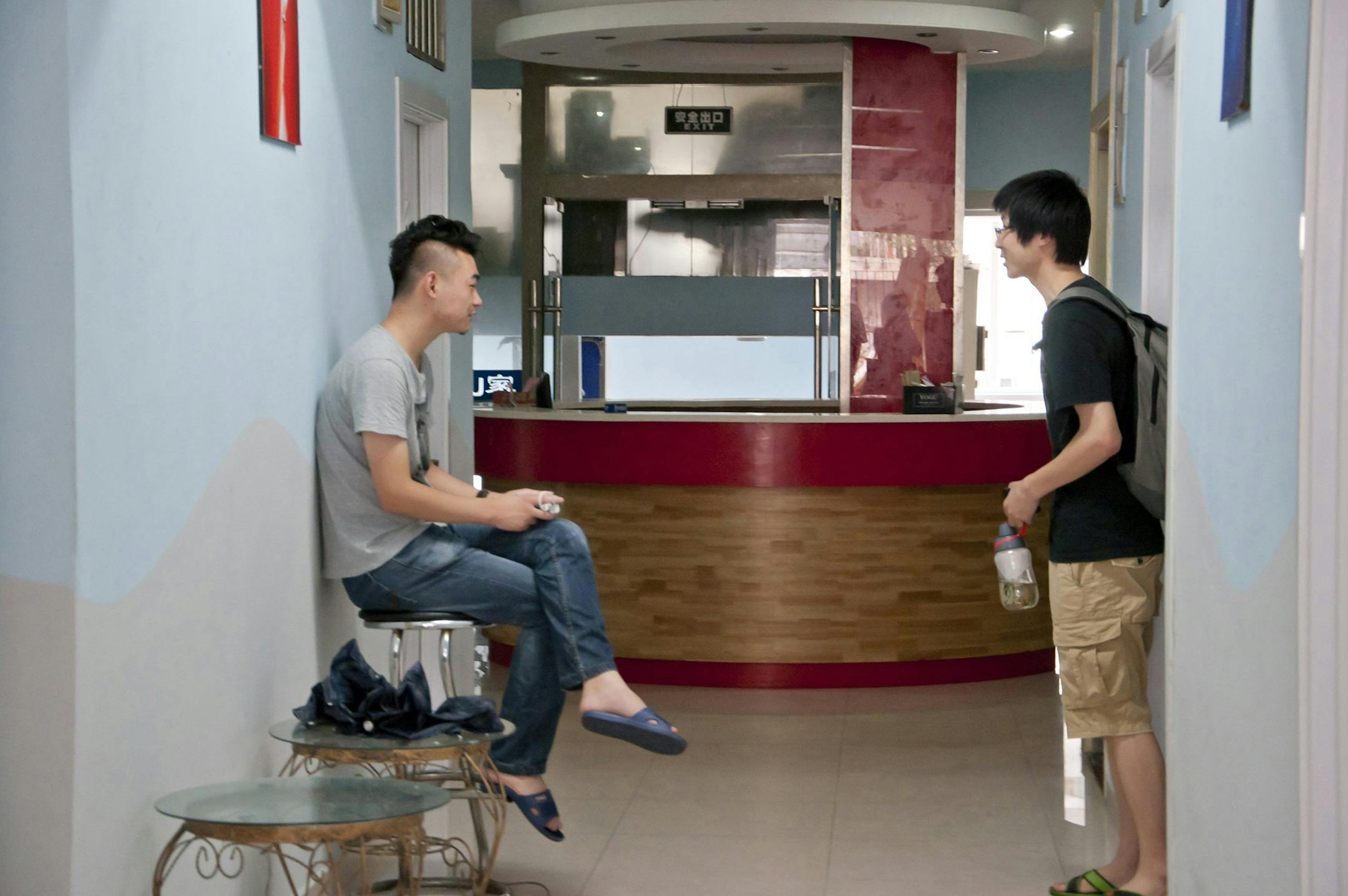 Members of China's post-'80s generation live in cramped apartments on the outskirts of Shanghai where they study for the graduate entrance exam with the hope that more education will give them better opportunities. (Lara Farrar/MCT) ORG XMIT: 1140500