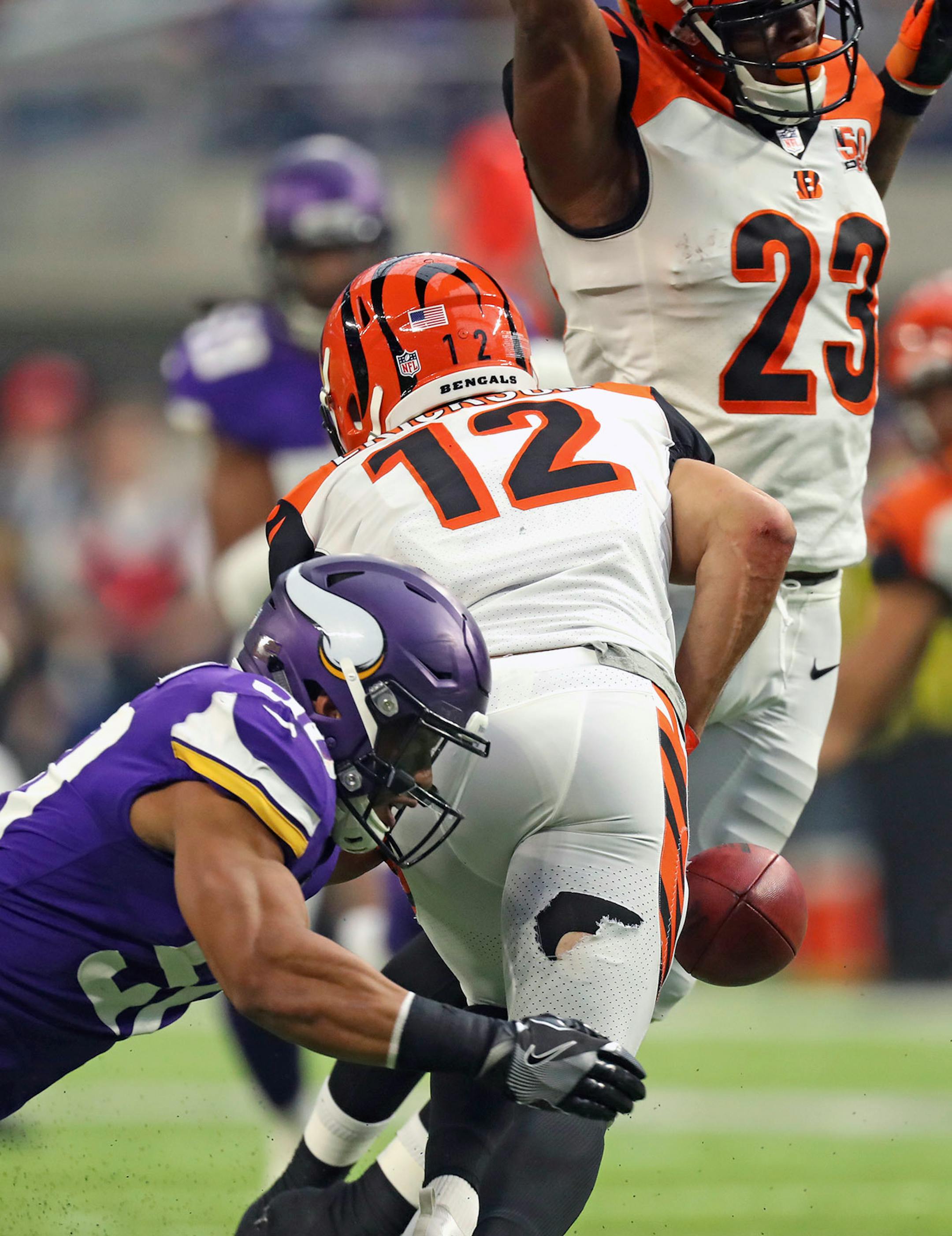 Vikings linebacker Eric Wilson (50) broke up a pass intended for Bengals wide receiver Alex Erickson (12) in the second quarter.