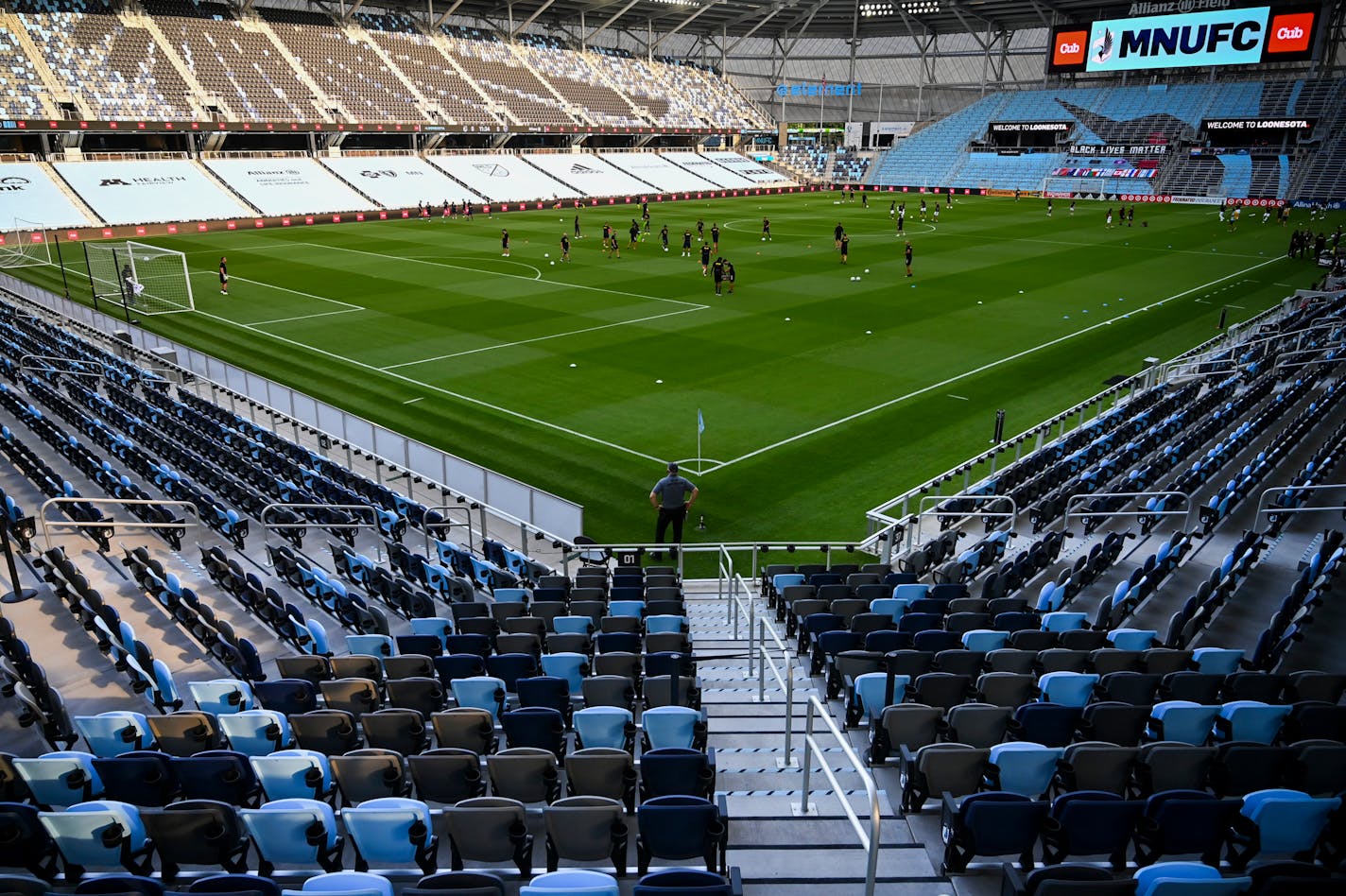 Minnesota United and Sporting KC warmed up in an empty Allianz Field before Friday night's game in St. Paul. ] aaron.lavinsky@startribune.com Minnesota United played Sporting KC on Friday, Aug. 21, 2020 at Allianz Field in St. Paul, Minn. ORG XMIT: MIN2008211827301397