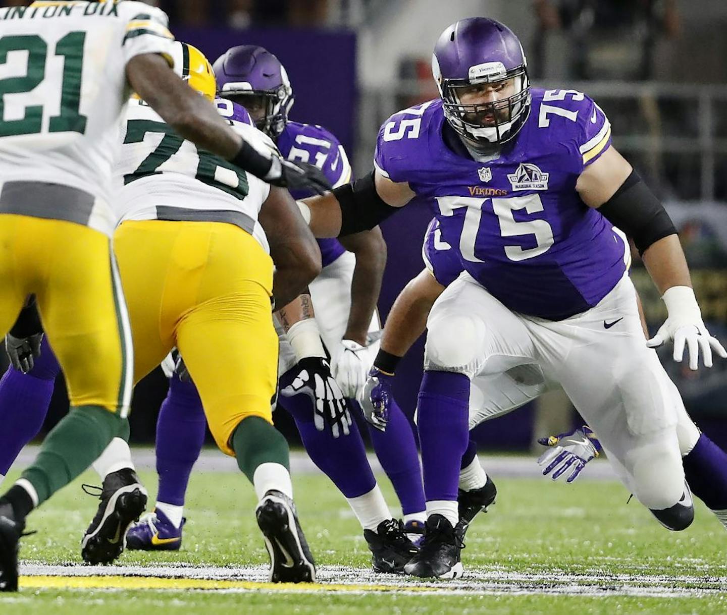 Vikings offensive tackle Matt Kalil (75)