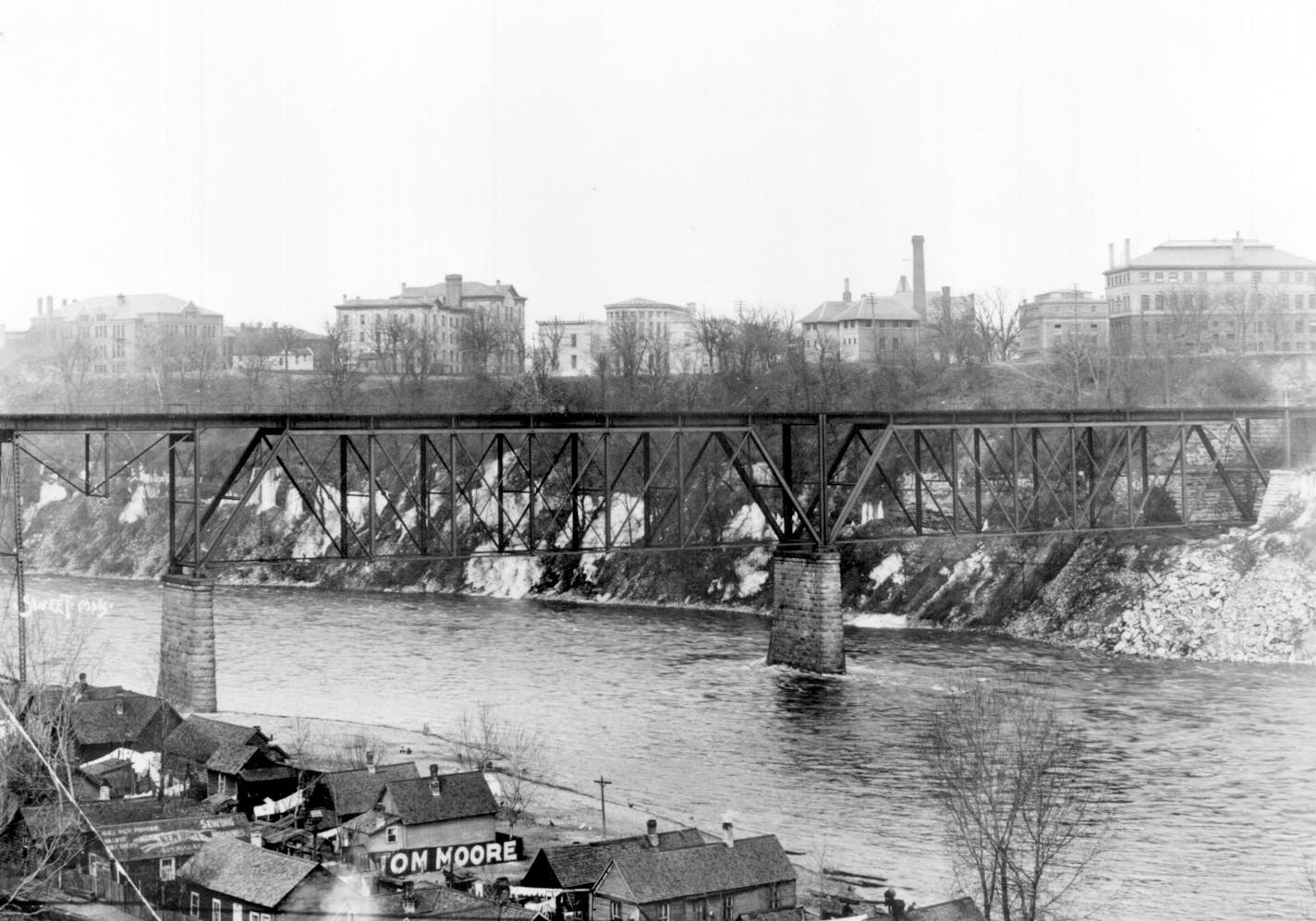 Bohemian Flats, Minneapolis