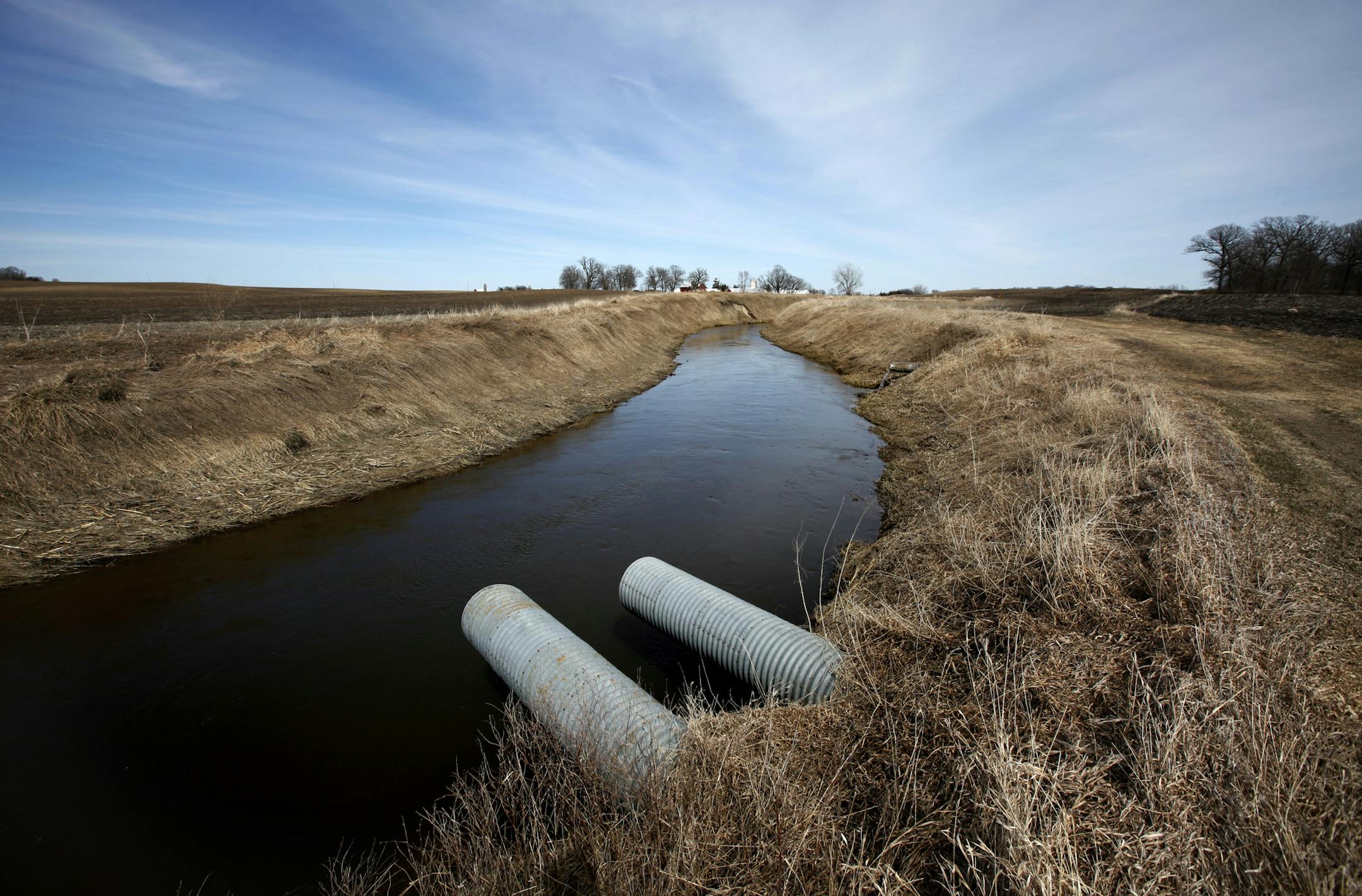 BRIAN PETERSON ‚Ä¢ brianp@startribune.com MINNEAPOLIS, MN 4/13/2011 ] Lake Pepin is filling up with dirt, and unless something changes, within decades the top third of that breathtaking sweep of the Mississippi River will become a fetid marsh. The state is about to release a long-awaited report that will, for the first time, provide a detailed analysis of what Minnesotans must do to slow the disappearance of the lake and return the Mississippi to the clear, fish-filled river it