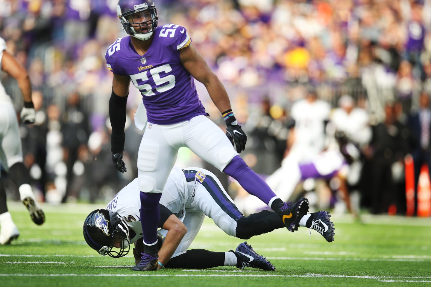 Minnesota Vikings outside linebacker Anthony Barr (55) .