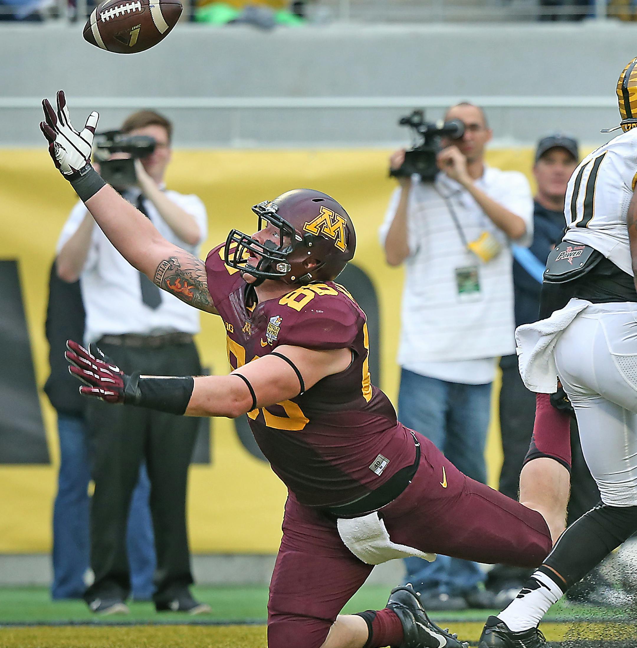 Minnesota's tight end Maxx Williams (88) missed a pass in the end zone due to defensive pressure by Missouri's defensive back Aarion Penton (11) in the fourth quarter in the Citrus Bowl at Citrus Bowl Stadium, Thursday, January 1, 2015 in Orlando, FL. ] (ELIZABETH FLORES/STAR TRIBUNE) ELIZABETH FLORES • eflores@startribune.com ORG XMIT: MIN1501011640520061