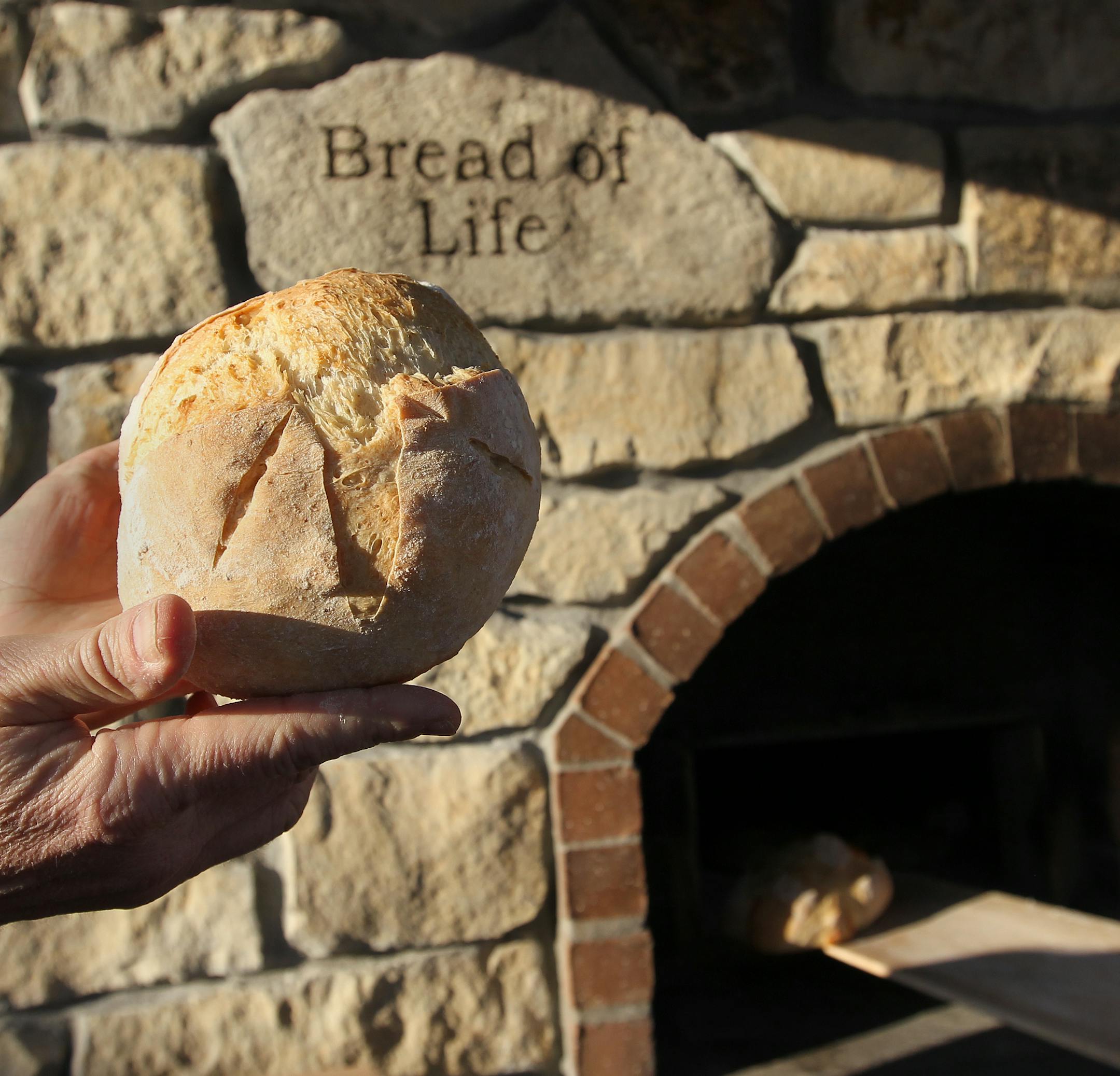 TOM WALLACE ‚Ä¢ twallace@startribune.com Assignments #20015865A_ January 8, 2010_ SLUG: oven01xx _ Avid bread baker, Pastor Bryce Johnson built his own wood fired brick oven, then decided it was a great means of building community, so guided his parishioners as they built one, on church grounds. _ IN THIS PHOTO:] They held a bread retreat Saturday, focusing on how the church will use the oven in the year ahead. The group made bread in the frigid temperatures. Pastor Bryce Johnso