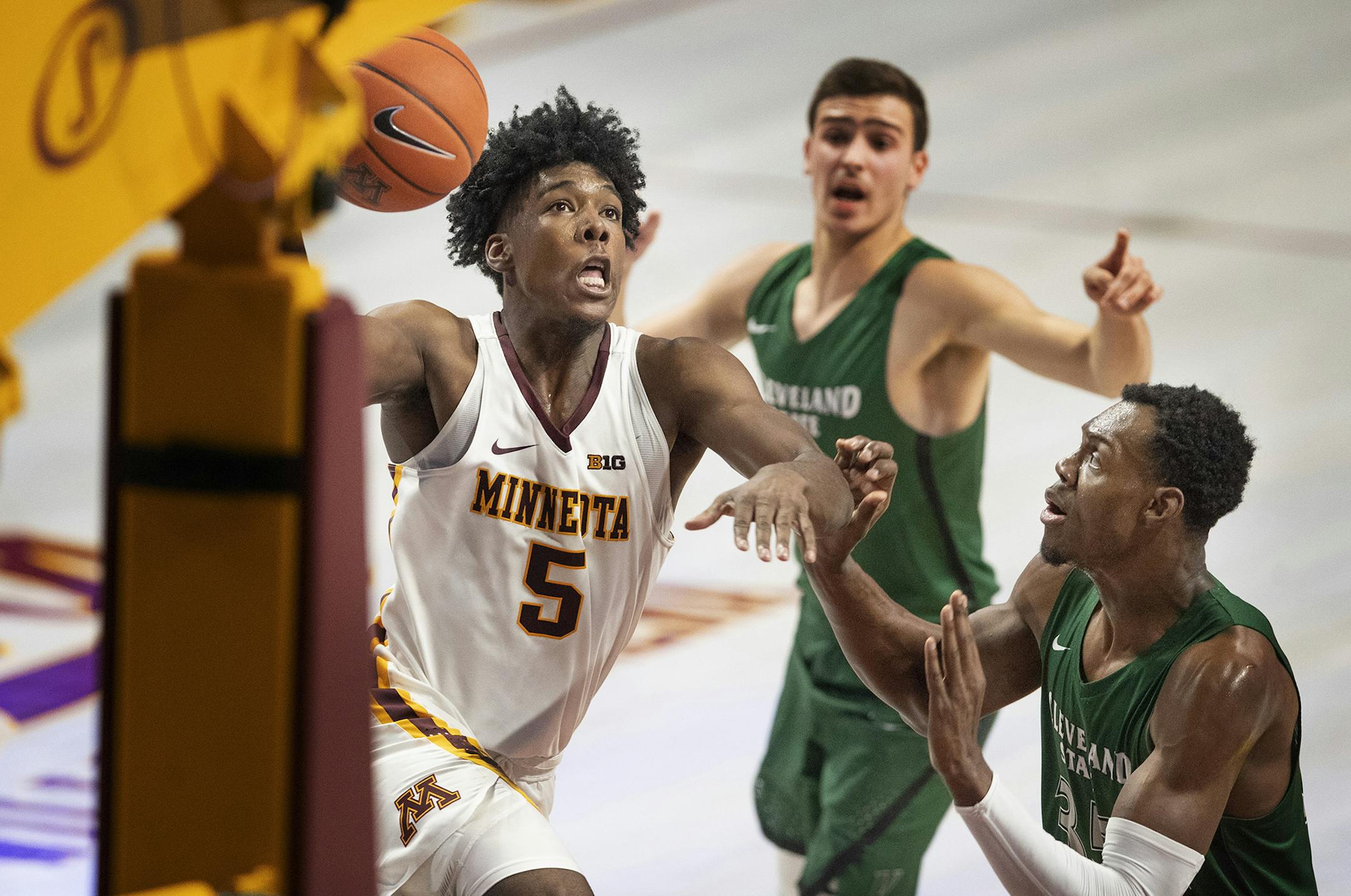 Minnesota's Marcus Carr (5) makes a strong move to the basket over Cleveland State's Deante Johnson (35) in the second half at Williams Arena in Minneapolis on Tuesday, Nov. 5, 2019. The host Golden Gophers won, 85-50. (Jerry Holt/Minneapolis Star Tribune/TNS)