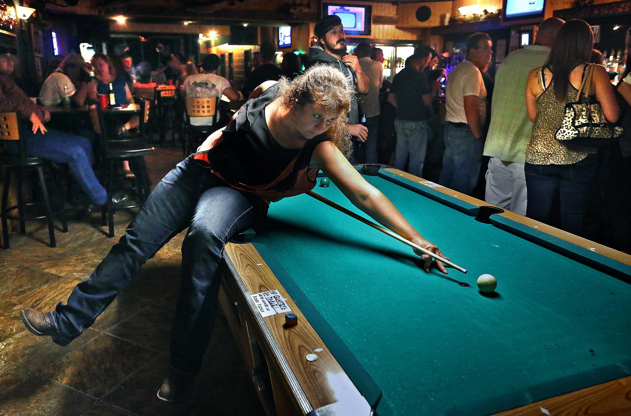 Sonya Adams enjoyed an evening out at a Williston tavern between work shifts. Adams, 40, left a divorce and 9-year-old son back in southern Idaho to drive an asphalt truck in the Bakken. ] (JIM GEHRZ/STAR TRIBUNE) / December 10, 2013, Williston/Napoleon, ND ‚Äì BACKGROUND INFORMATION- PHOTOS FOR USE IN FIFTH PART OF NORTH DAKOTA OIL BOOM PROJECT: While many have migrated to the Bakken oil fields in search of fortune and adventure, others have chosen to leave the region as traffi