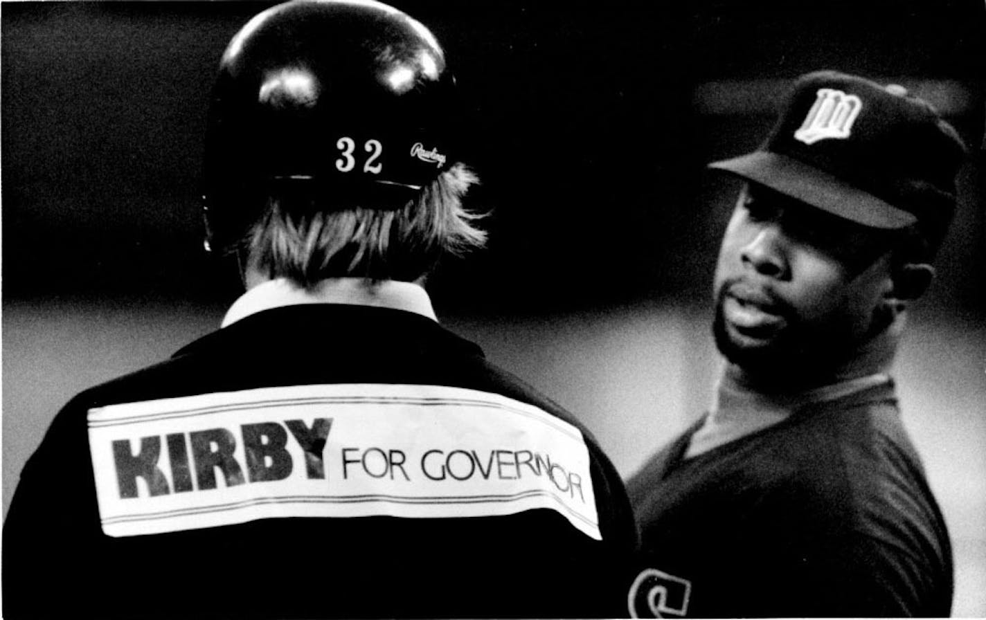 Dan Gladden wore a Kirby Puckett bumper sticker on his back in 1987.