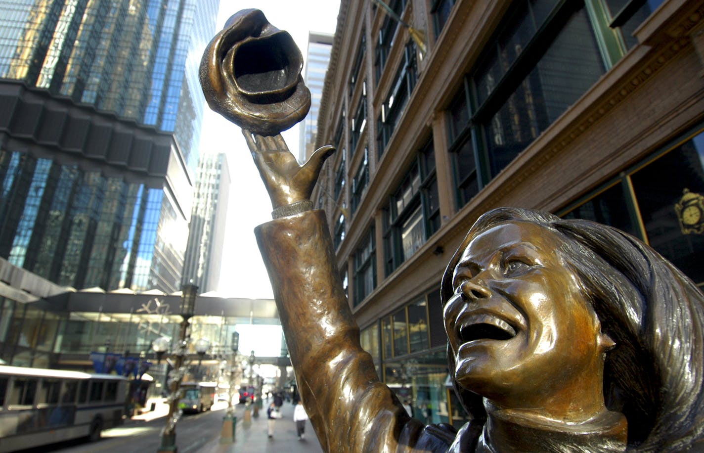 FILE -- A statue of Mary Tyler Moore, the actress recipient of Emmys, Golden Globe awards and People's Choice Awards, at Nicollet Mall in downtown Minneapolis, Jan. 30, 2006. On Jan. 29, 2012 Moore will receive the Screen Actors Guild's lifetime achievement award during that organization's annual ceremony in Los Angeles, which will be broadcast on TNT and TBS. (Ben Garvin/The New York Times)