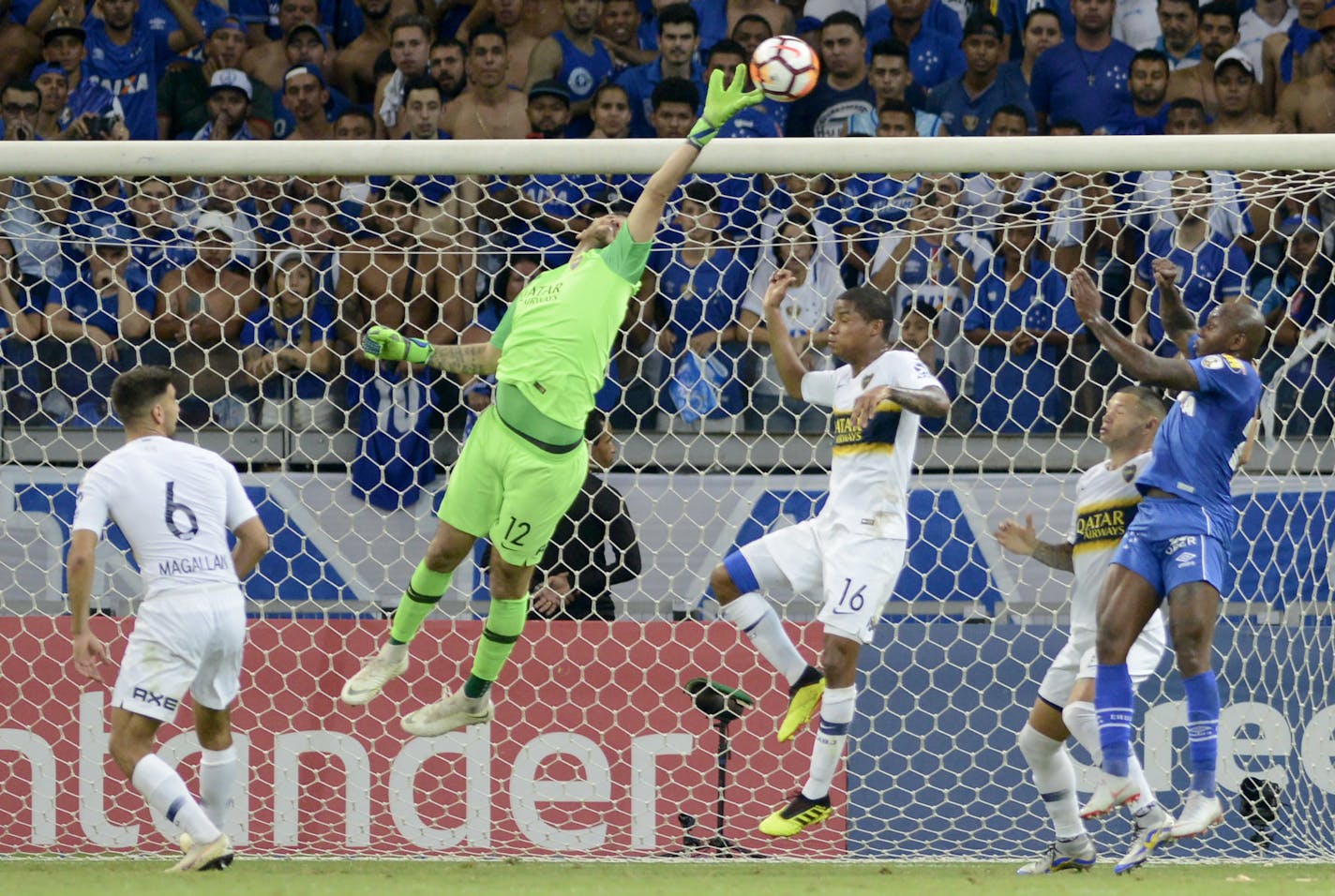 A week before it begins training in Blaine, Minnesota United is pursuing 23-year-old Argentinian goalkeeper Agustin Rossi as part of the off-season makeover of its starting lineup.