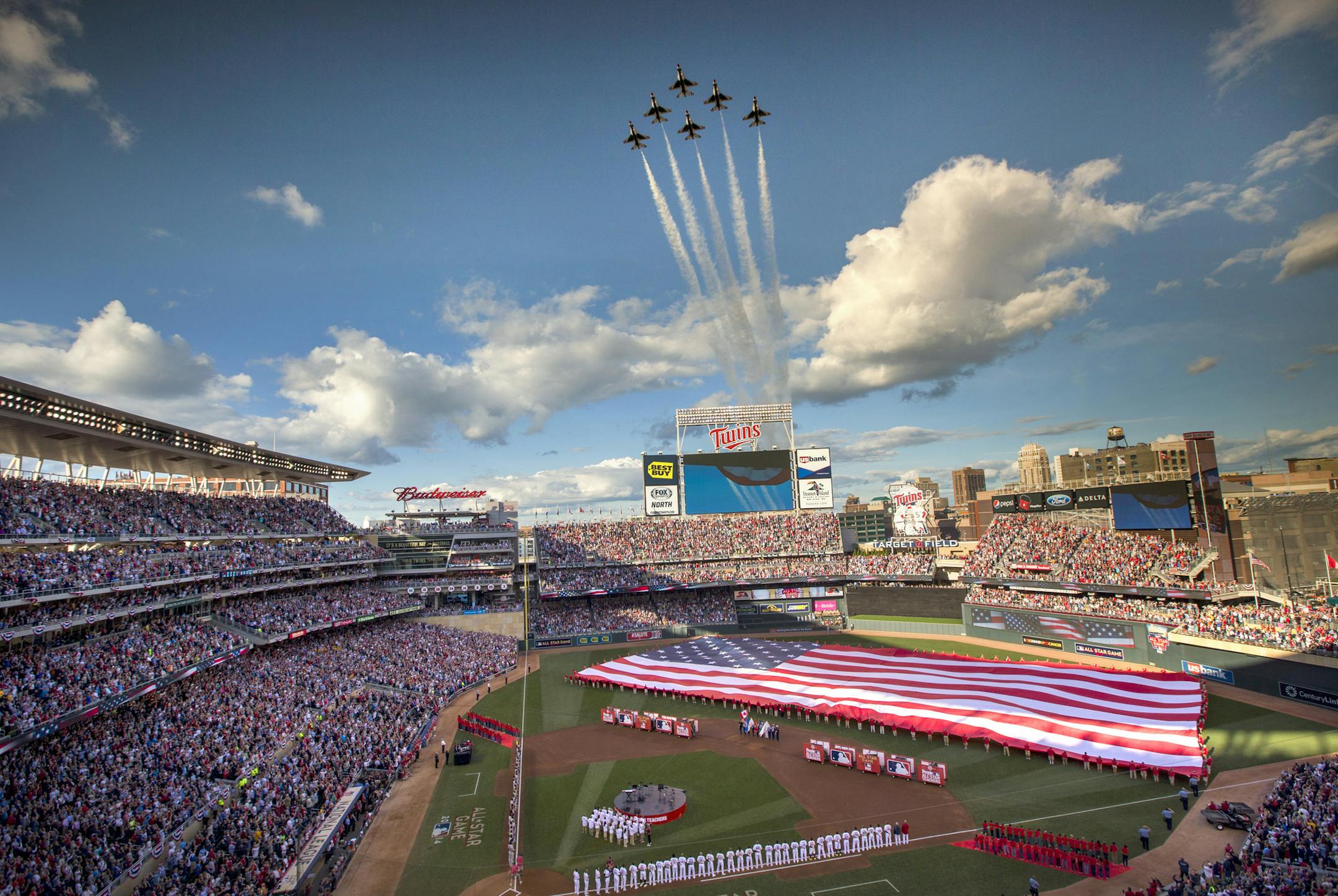 USAF Thunderbirds Fly Over before 2014 MLB All-Star Game. ] 2014 MLB All Star Game, Target Field BRIAN PETERSON &#x201a;&#xc4;&#xa2; brian.peterson@startribune.com Minneapolis, MN 07/15/14 ORG XMIT: MIN1407151935550803