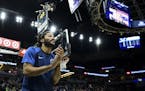 Minnesota Timberwolves guard Derrick Rose (25) celebrated his team's victory in the final seconds of the fourth quarter against the Charlotte Hornets.