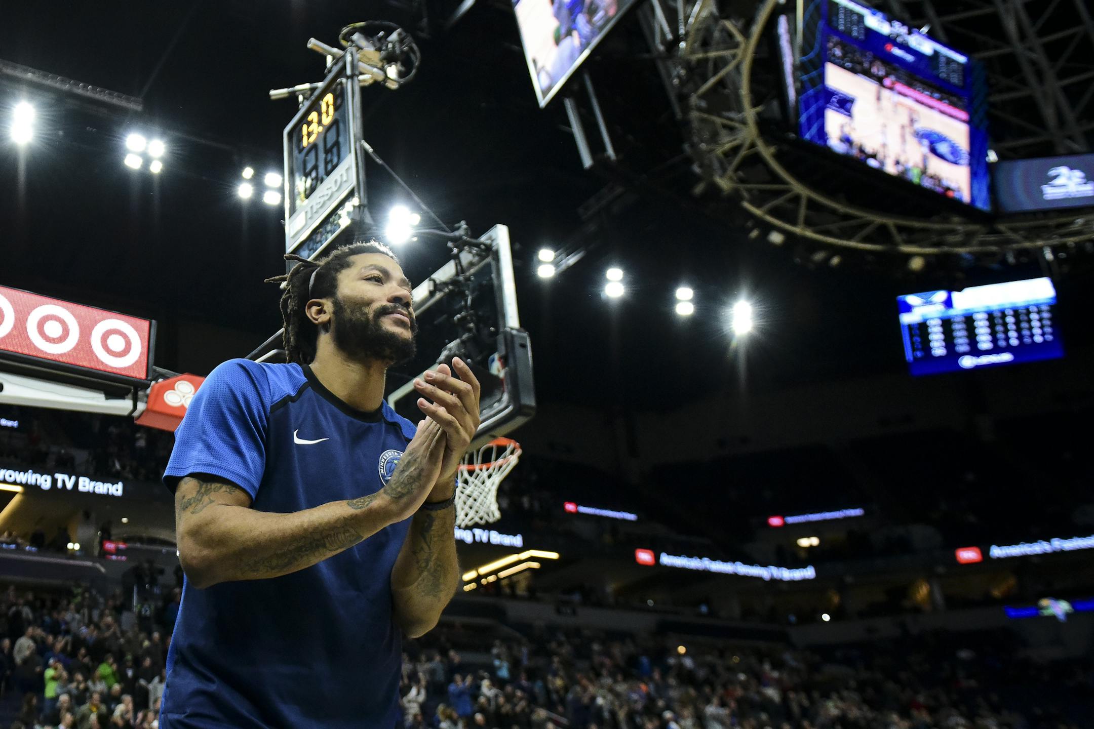 Minnesota Timberwolves guard Derrick Rose (25) celebrated his team's victory in the final seconds of the fourth quarter against the Charlotte Hornets. ] Aaron Lavinsky • aaron.lavinsky@startribune.com The Minnesota Timberwolves played the Charlotte Hornets on Wednesday, Dec. 5, 2018 at Target Center in Minneapolis, Minn.