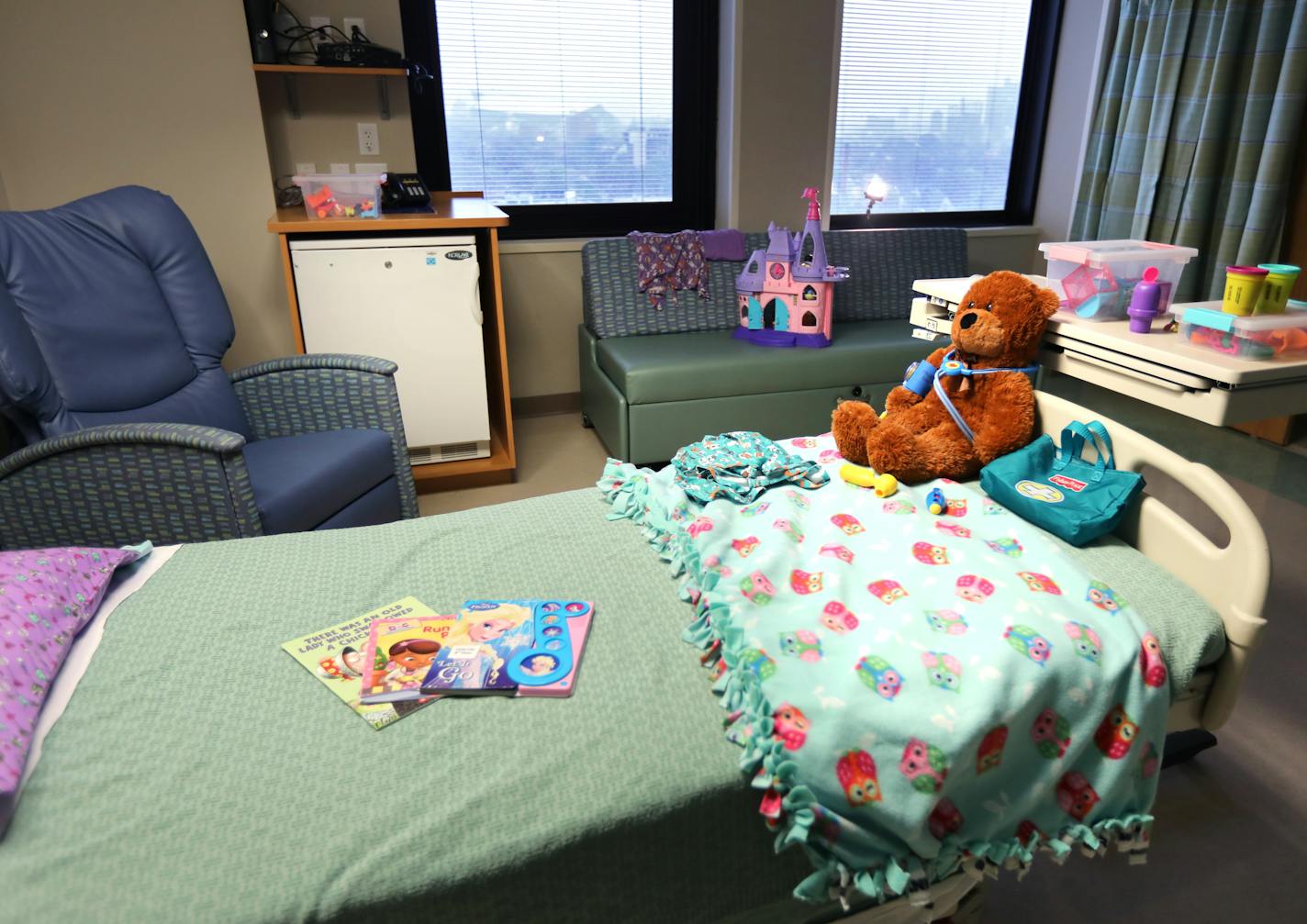 Rooms at Children's Minnesota Hospital are equipped with a variety of amenities to make patients and their families feel more at home. Each room has a TV and Xbox 360, a couch that can be extended to a bed for overnight stays, a rocking chair and mini-fridge. Rooms also come with personal items like new stuffed animals and comforters that can be brought home, games and personal room names on the door. ] BRIAN PETERSON • brian.peterson@startribune.com Minneapolis, MN 04/28/2017