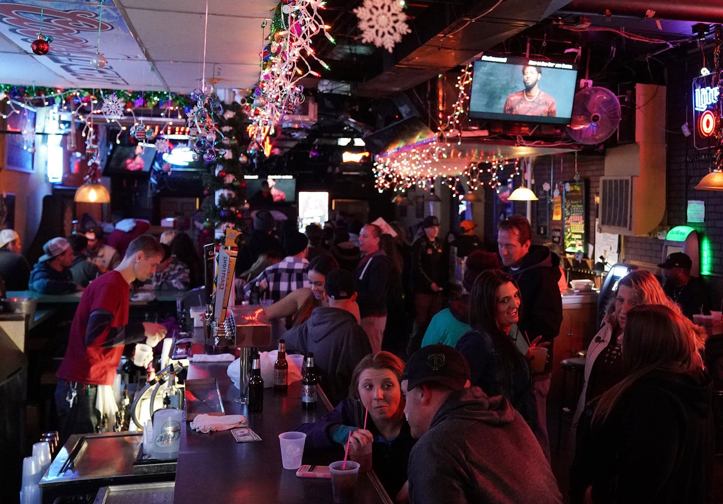 Patrons talked with one another as it started to get busy at Danno's bar Friday. ] ANTHONY SOUFFLE &#xef; anthony.souffle@startribune.com Staff at Danno's bar, one of the four bars with a license to say open until 2 a.m., served customers Friday, Dec. 14, 2018 in Anoka, Minn. Bar close will come an hour at earlier at all bars in the city of Anoka after Jan. 1 because of the liquor license change