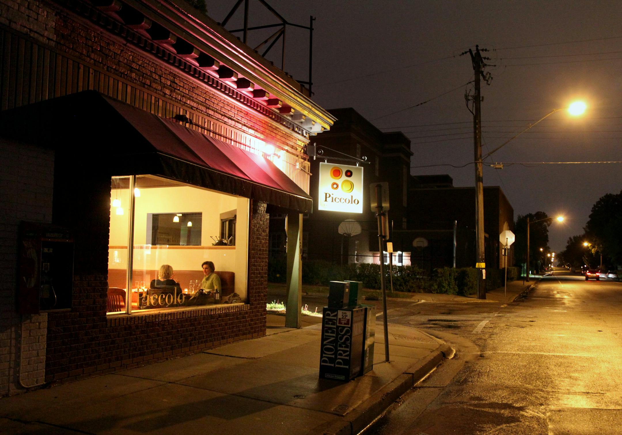 TOM WALLACE • twallace@startribune.com Assign#20012471A Slug: taste50052710 Date: May 13, 2010___ Taste 50 annual section by the taste crew. IN THIS PHOTO: ] late night at Piccolo, 4300 Bryant Av S, Mpls, 612 827 8111, chef Doug Flicker.