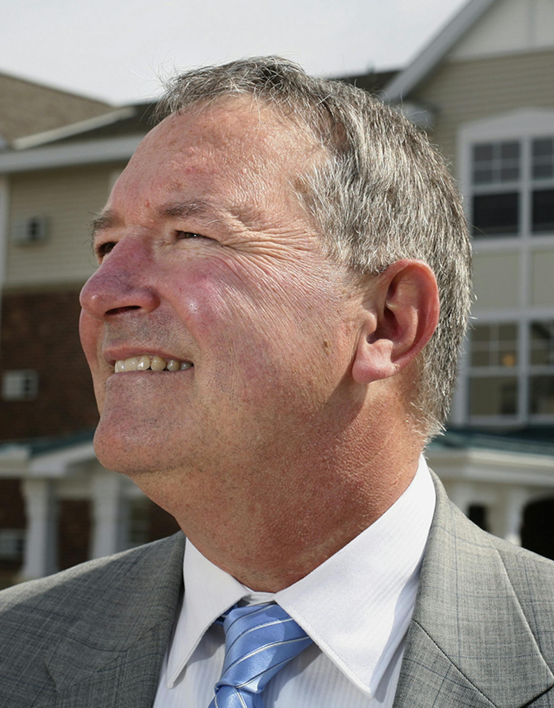 Dakota County Community Development Agency executive director Mark Ulfers show in front of Lakeside Pointe, one of the agency's senior housing developments in Eagan. ] GENERAL INFORMATION: JENNIFER SIMONSON ‘ jsimonson@startribune.com Eagan, MN-Thurs., Apr. 13, 2005 A mini-profile of Mark Ulfers, director of the Dakota County Community Development Agency. ORG XMIT: MIN2015031817061256