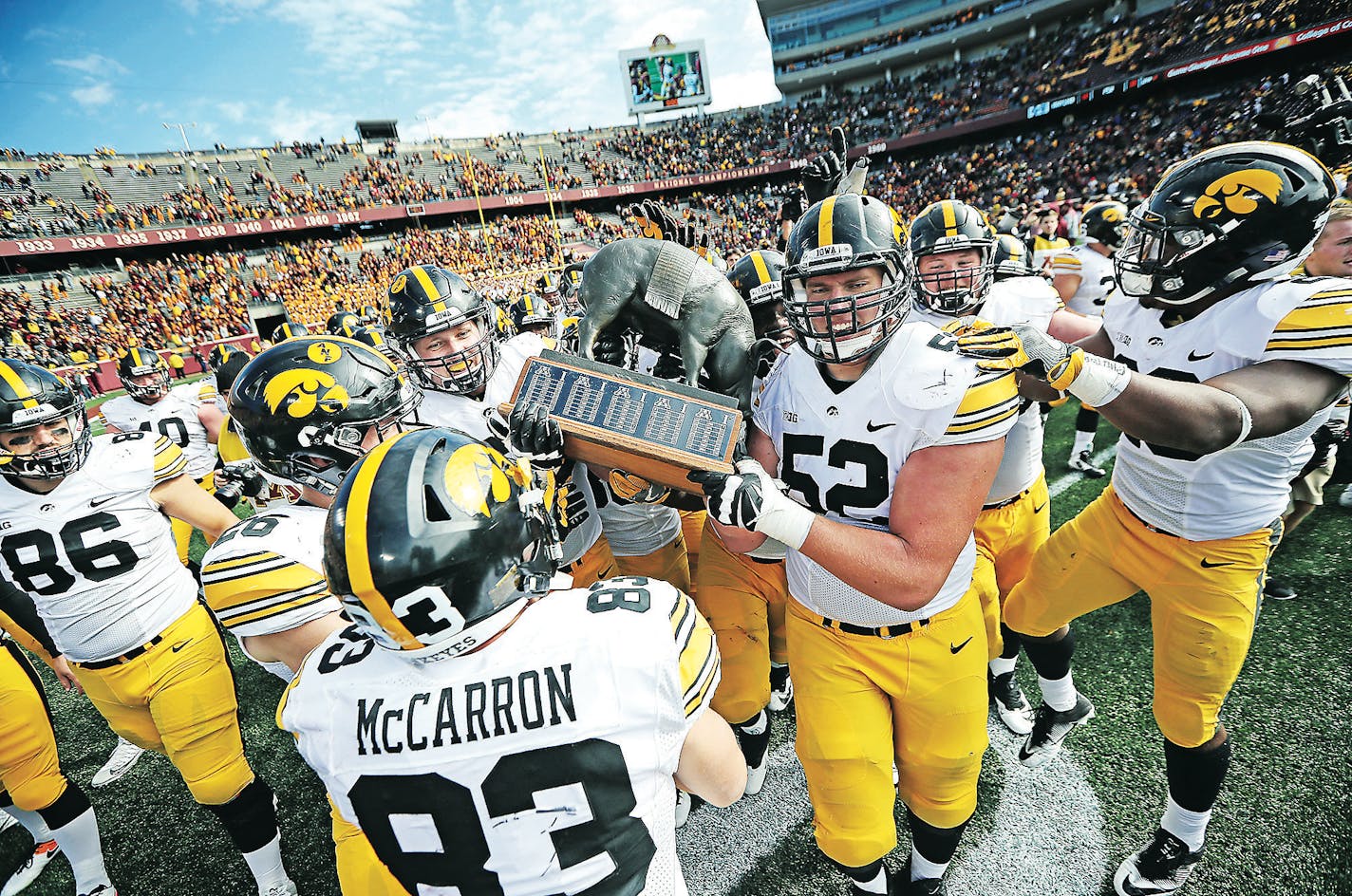 The Iowa Hawkeyes players celebrated a 14-7 win over Minnesota as they paraded on the field with the Floyd of Rosedale trophy at TCF Bank Stadium, Saturday, October 8, 2016 in Minneapolis, MN. ] (ELIZABETH FLORES/STAR TRIBUNE) ELIZABETH FLORES &#x2022; eflores@startribune.com