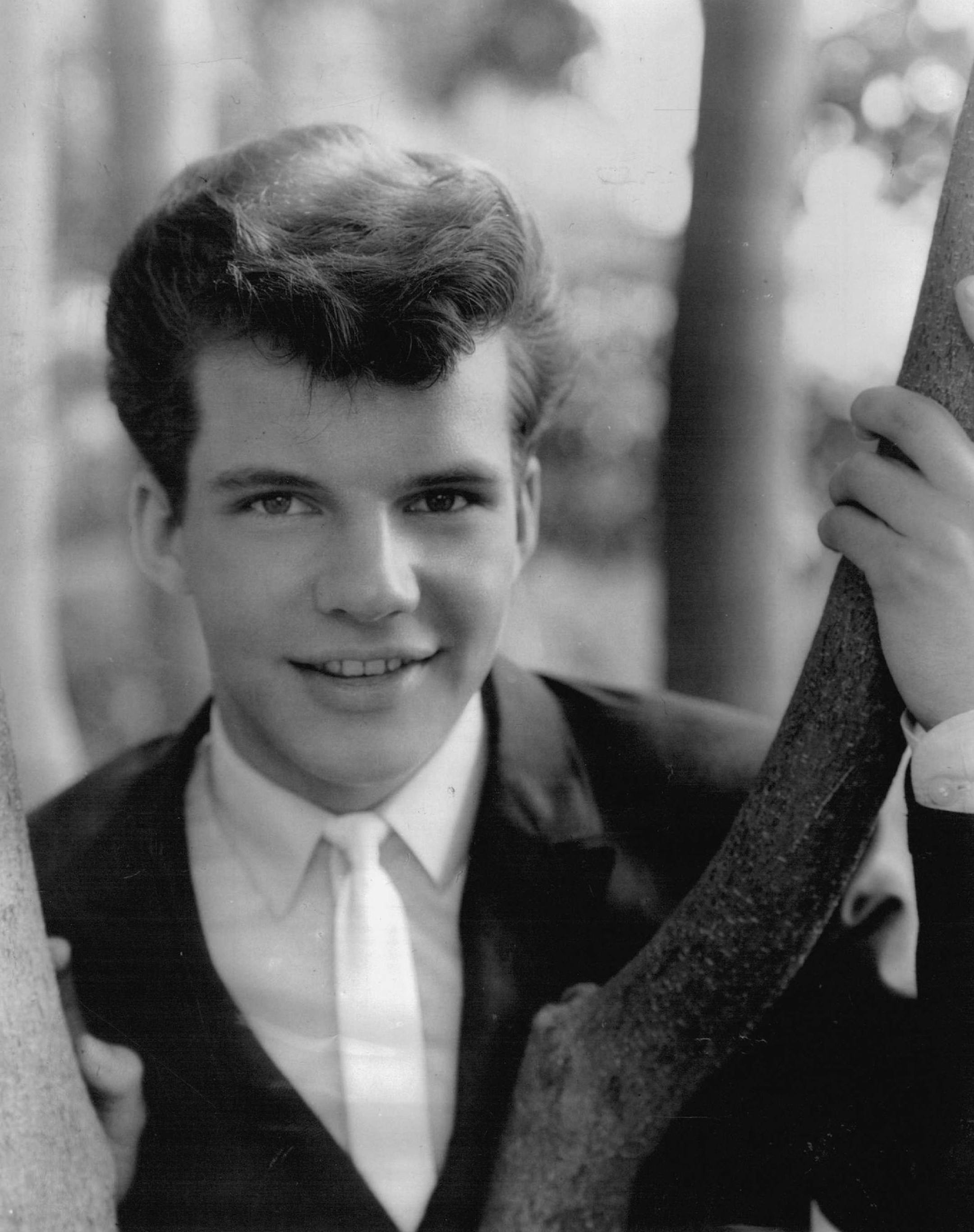 September 15, 1960 Bobby Vee From Fargo, an idol In these days when almost every new record hit gives birth to a potential new teen-age idol, it was inevitable one should hit close to home. Amont the current hot candidates for idoldom is a slim, hazel-eyed 17-year old from Fargo, N. D., name of Bobby Vee. (Vee is short for Velline, the family name.) August 16, 1963 August 19, 1963 May 8, 1989 Minneapolis Star Tribune ORG XMIT: MIN2016093007183105