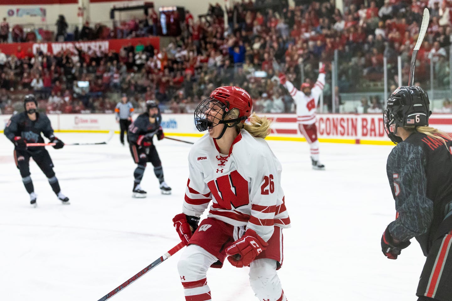 Wisconsin beats Ohio State at Ridder Arena for WCHA Final Faceoff title