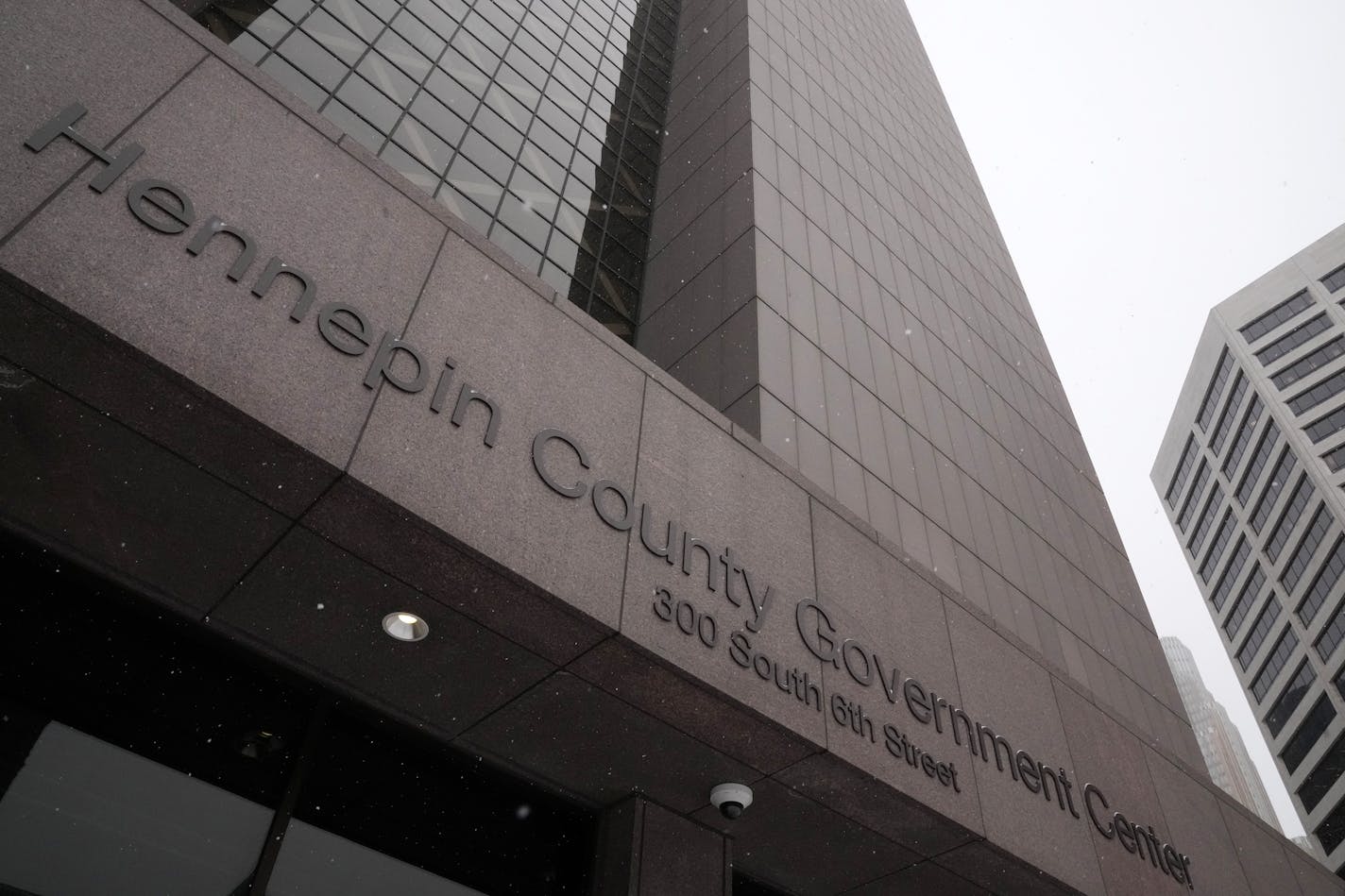 Jurors deliberated the fate of former Brooklyn Center police officer Kimberly Potter, who fatally shot Daunte Wright during a traffic stop in April, as a steady snow fell outside the Hennepin County Government Center Tuesday, Dec. 21, 2021 in Minneapolis. ] ANTHONY SOUFFLE • anthony.souffle@startribune.com