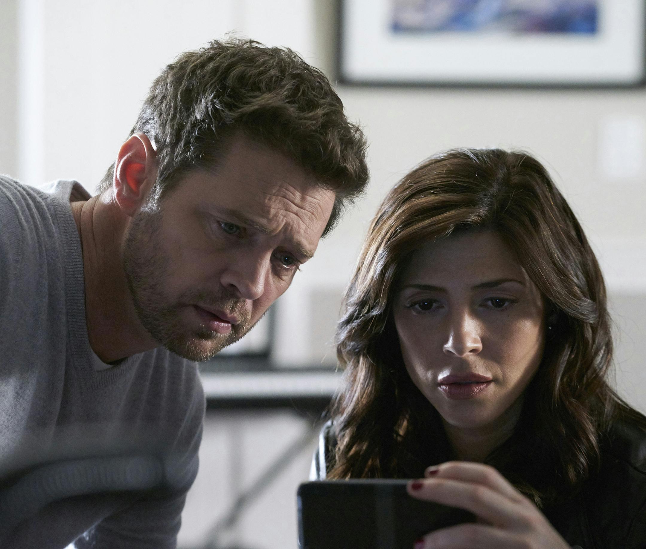Jason Priestley and Cindy Sampson in "Private Eyes."