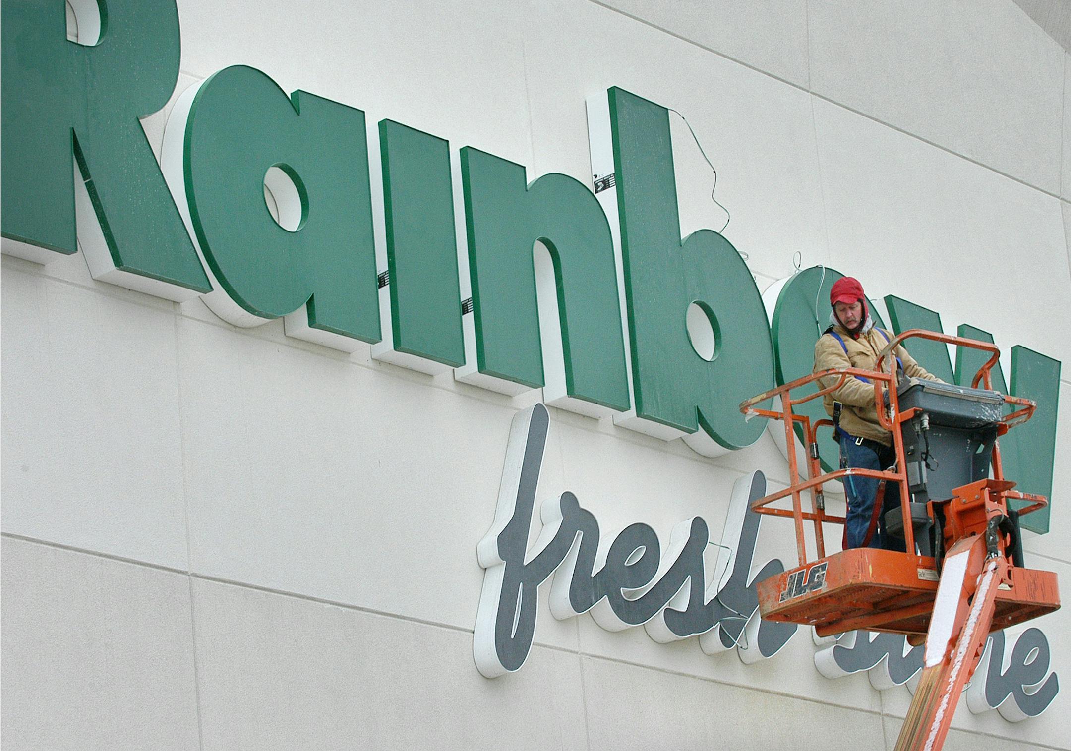 Glen Stubbe/Star Tribune Tuesday, January 4, 2005 -- Shakopee, Minn. -- At the newly remodeled Rainbow Foods in Shakopee, the sign reads Rainbow fresh store.