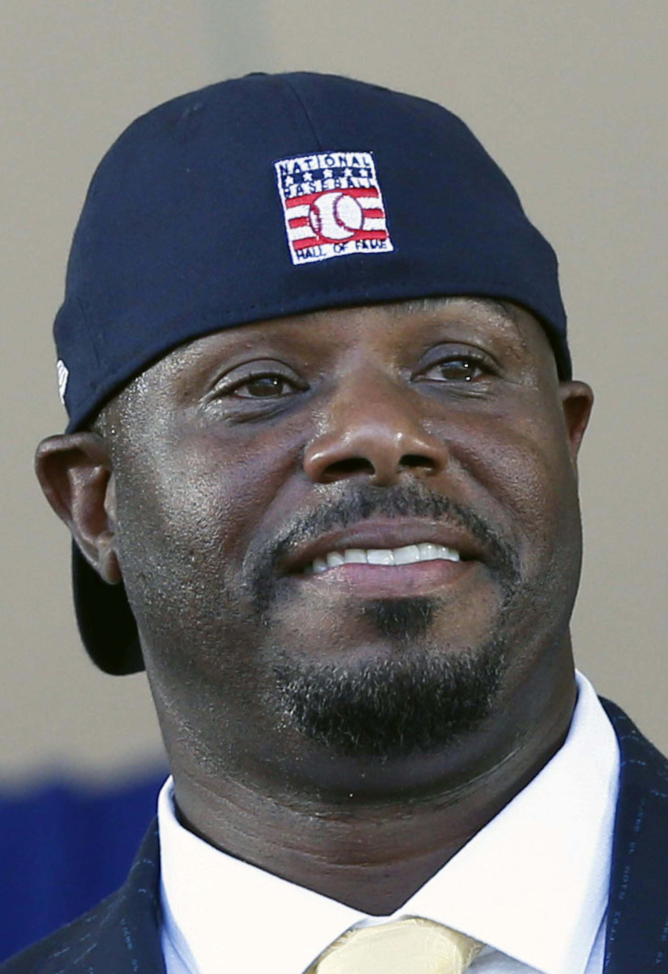 National Baseball Hall of Fame inductee Ken Griffey Jr. speaks during the induction ceremony at Clark Sports Center on Sunday, July 24, 2016, in Cooperstown, N.Y. (AP Photo/Mike Groll)