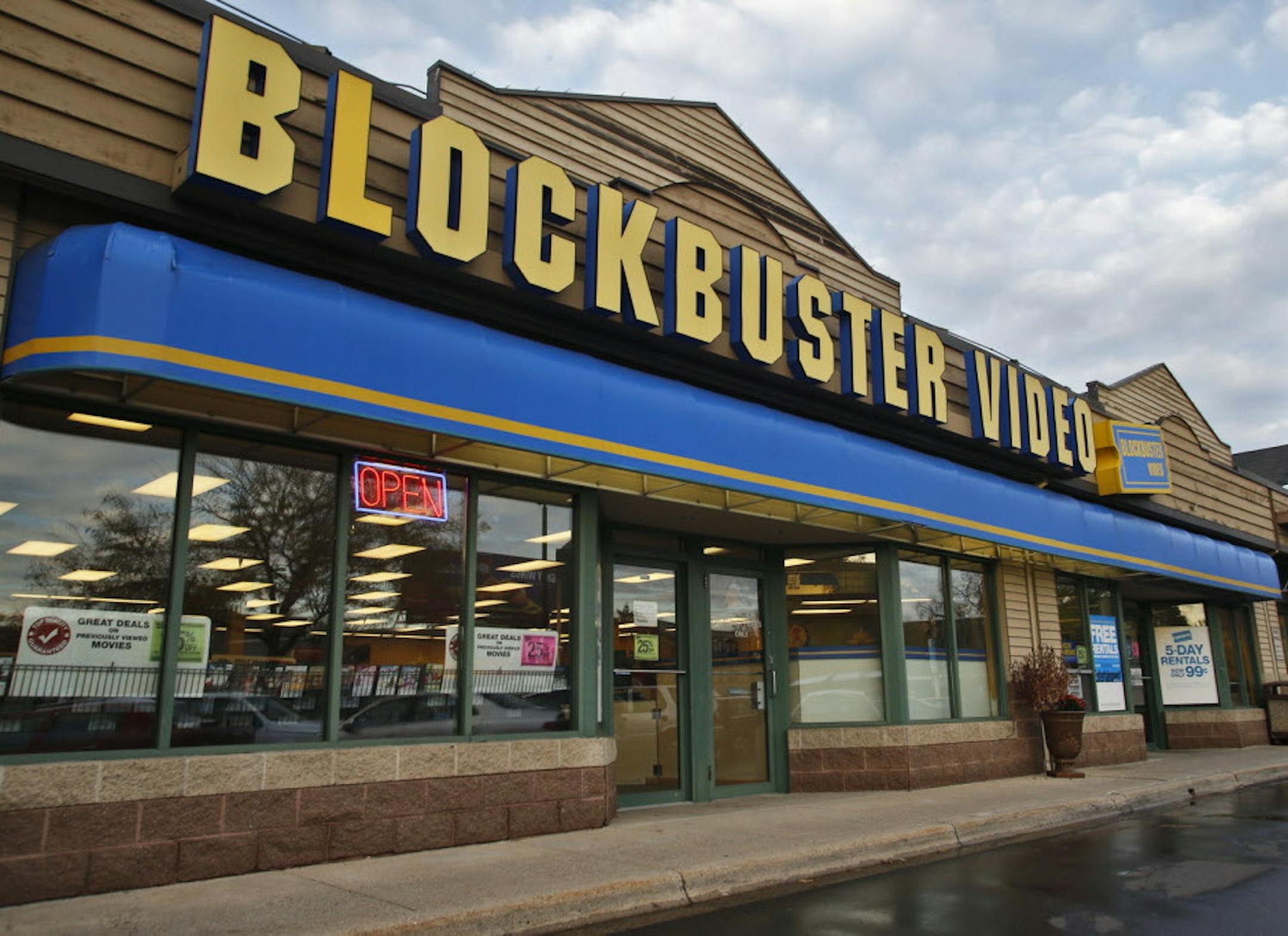 Blockbuster store in 2200 block of Hennepin Ave. S. - Minneapolis (MARLIN LEVISON/STARTRIBUNE(mlevison@startribune.com)