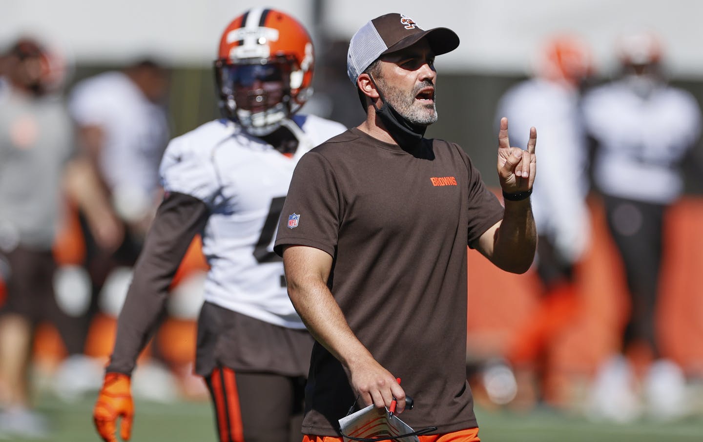 Cleveland Browns head coach Kevin Stefanski directs practice at the NFL football team's training facility Thursday, Aug. 20, 2020, in Berea, Ohio. (AP Photo/Ron Schwane)