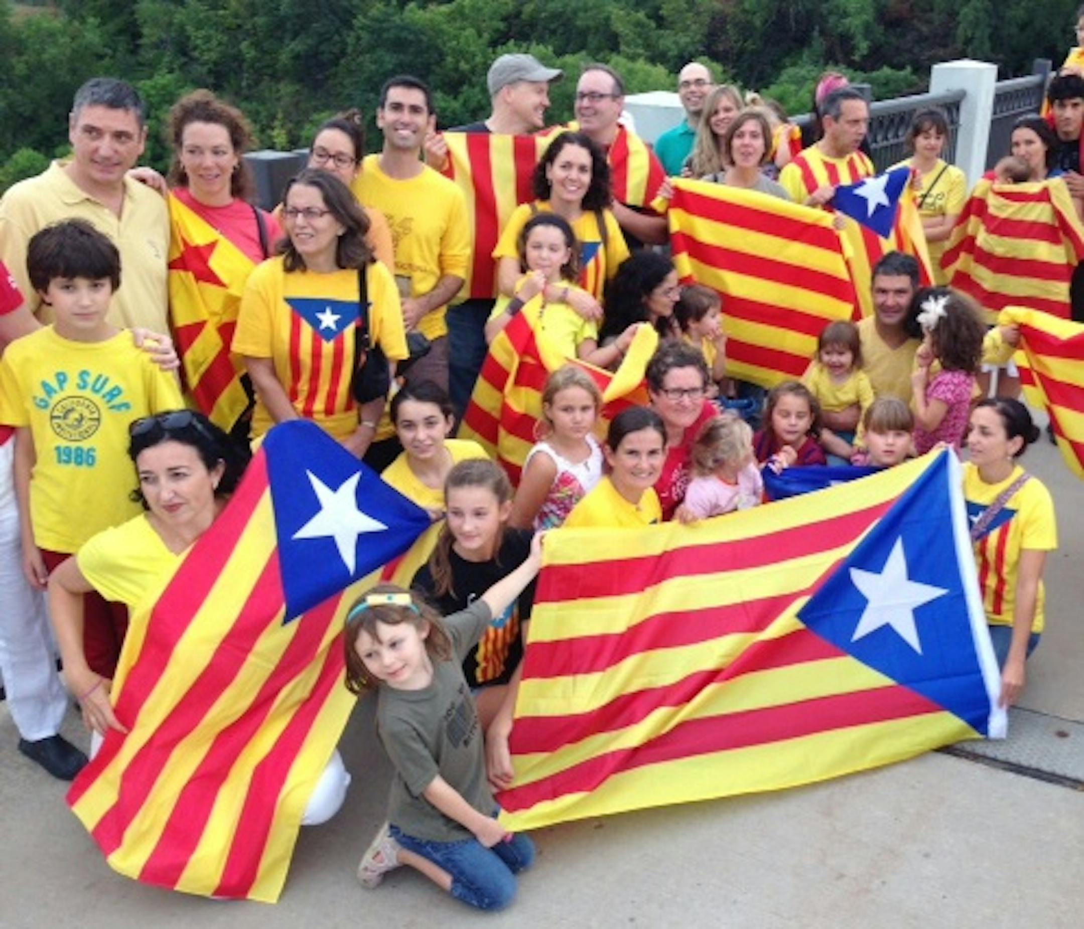 Photo courtesy of Meritxell Mondejar Some of the members of the Catalan Casal in Minnesota group with the flag of Catalonia.