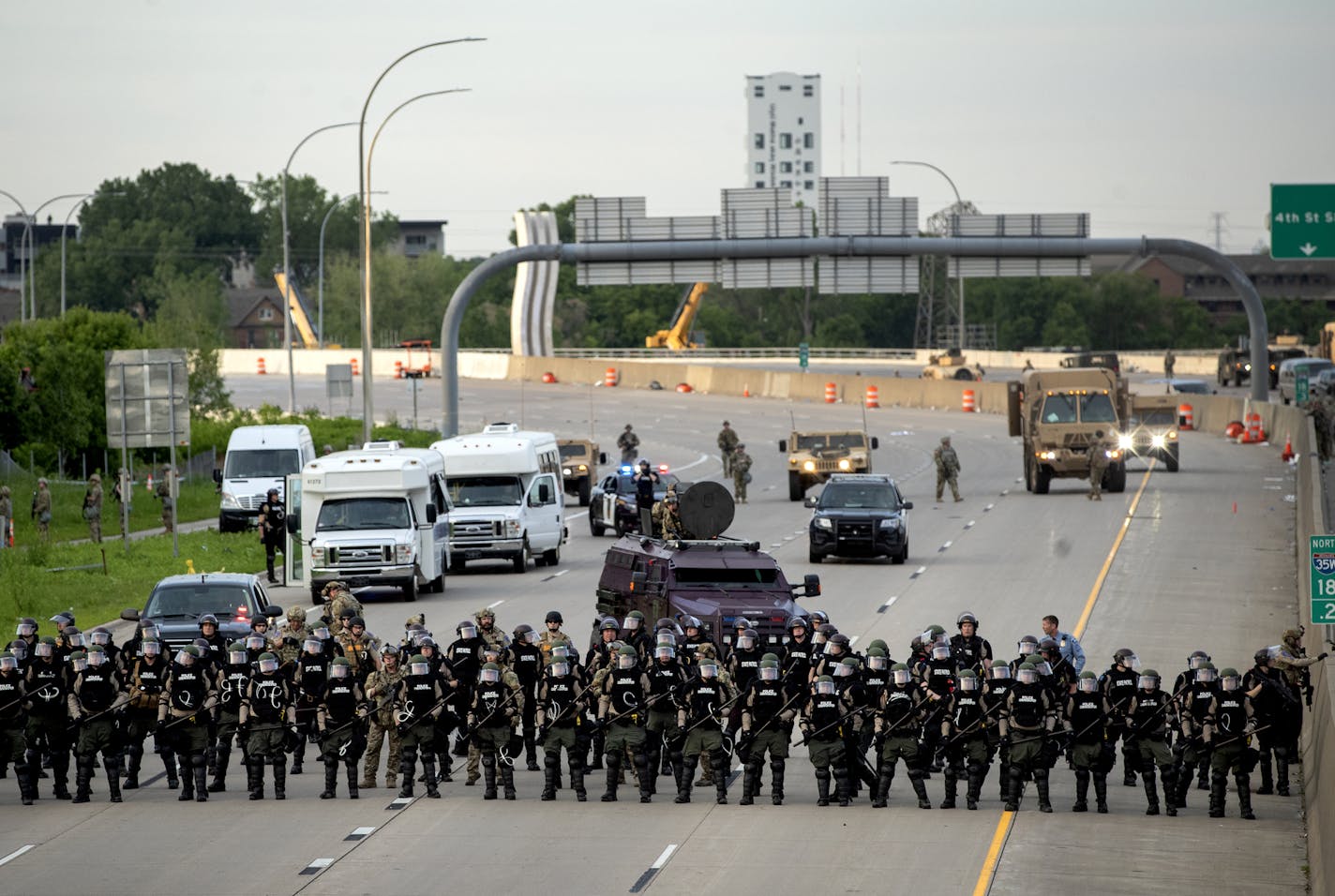 Protest continued on Sunday at the 35w and Washington Ave. in Minneapolis. ] CARLOS GONZALEZ • cgonzalez@startribune.com – Minneapolis, MN – May 31, 2020, Police Protest - man died after a confrontation with Minneapolis on Monday evening. A bystander video that started circulating sometime after the incident appeared to show the man pleading with officers that he couldn't breathe - George Floyd