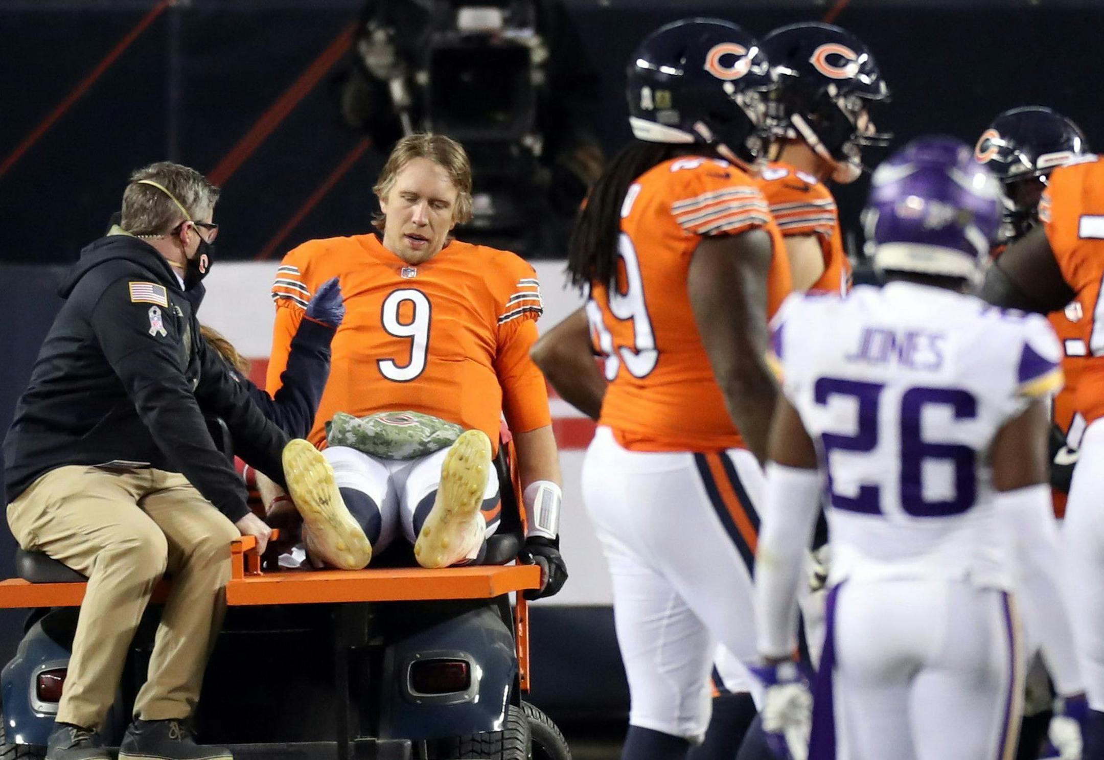 Chicago Bears quarterback Nick Foles (9) leaves the game with an injury in the final minute of the fourth quarter on Nov. 16, 2020 at Soldier Field. The Vikings defeated the Bears 19-13. ORG XMIT: 164386