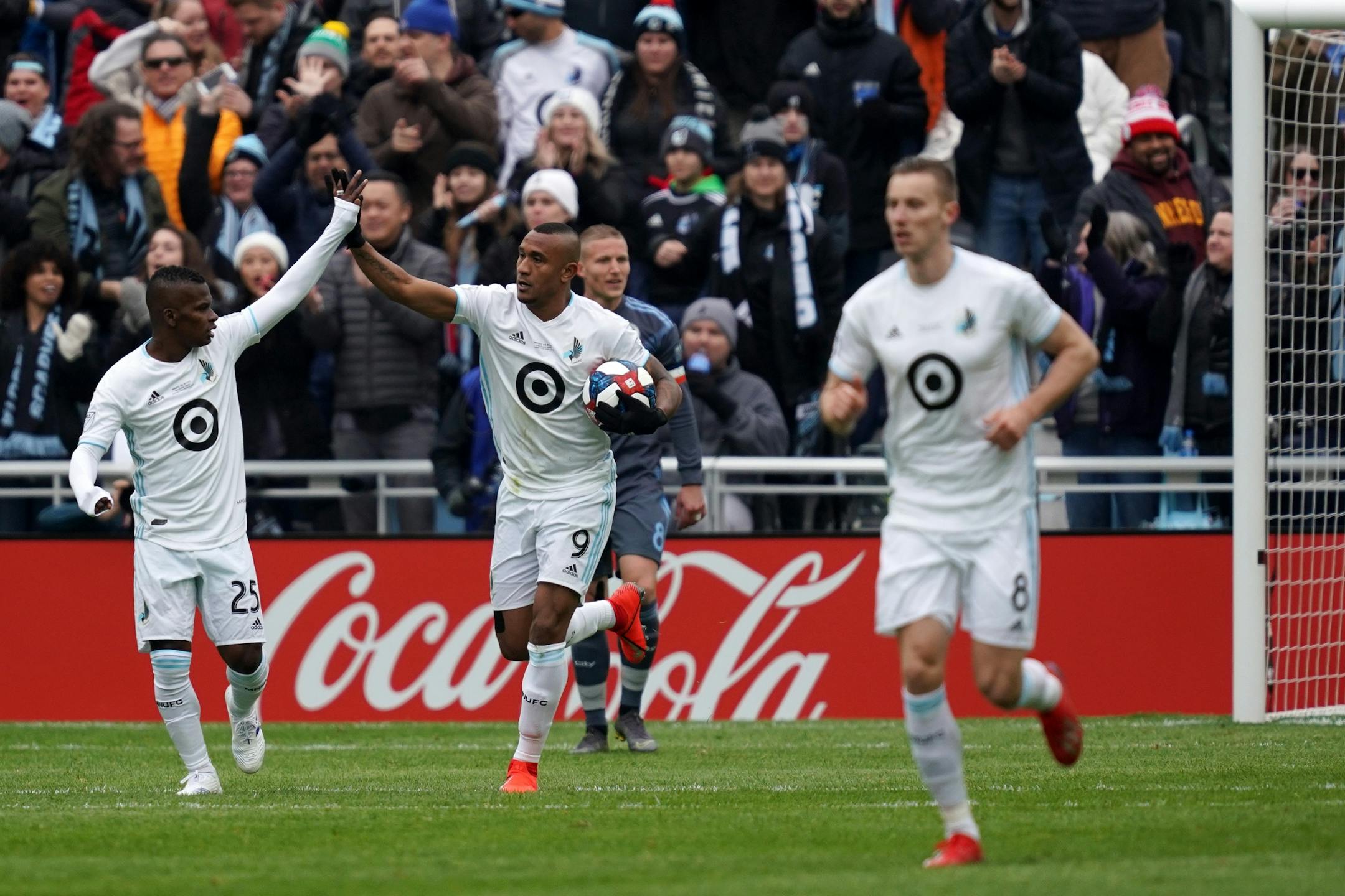 Minnesota United forward Angelo Rodriguez (9) celebrated a goal with Minnesota United forward Carlos Darwin Quintero (25) in the first half.