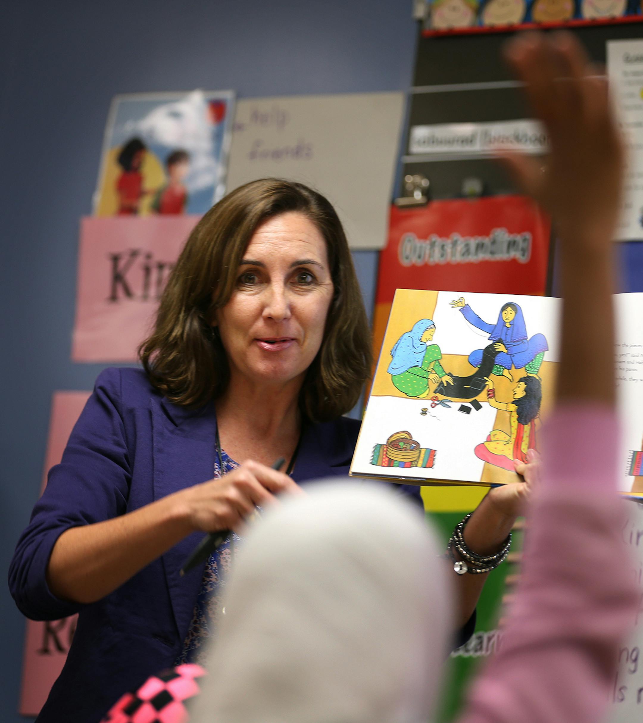 Stephany Jallo teaches 3rd through 5th grade Somali immigrant students in her classroom at Andersen United Community School in Minneapolis. ] LEILA NAVIDI leila.navidi@startribune.com / BACKGROUND INFORMATION: Tuesday, October 21, 2014. The Minneapolis school district launched a new program last school year with sheltered classrooms and instruction in both Somali and English for new refugee arrivals, many of whom come with little formal education.