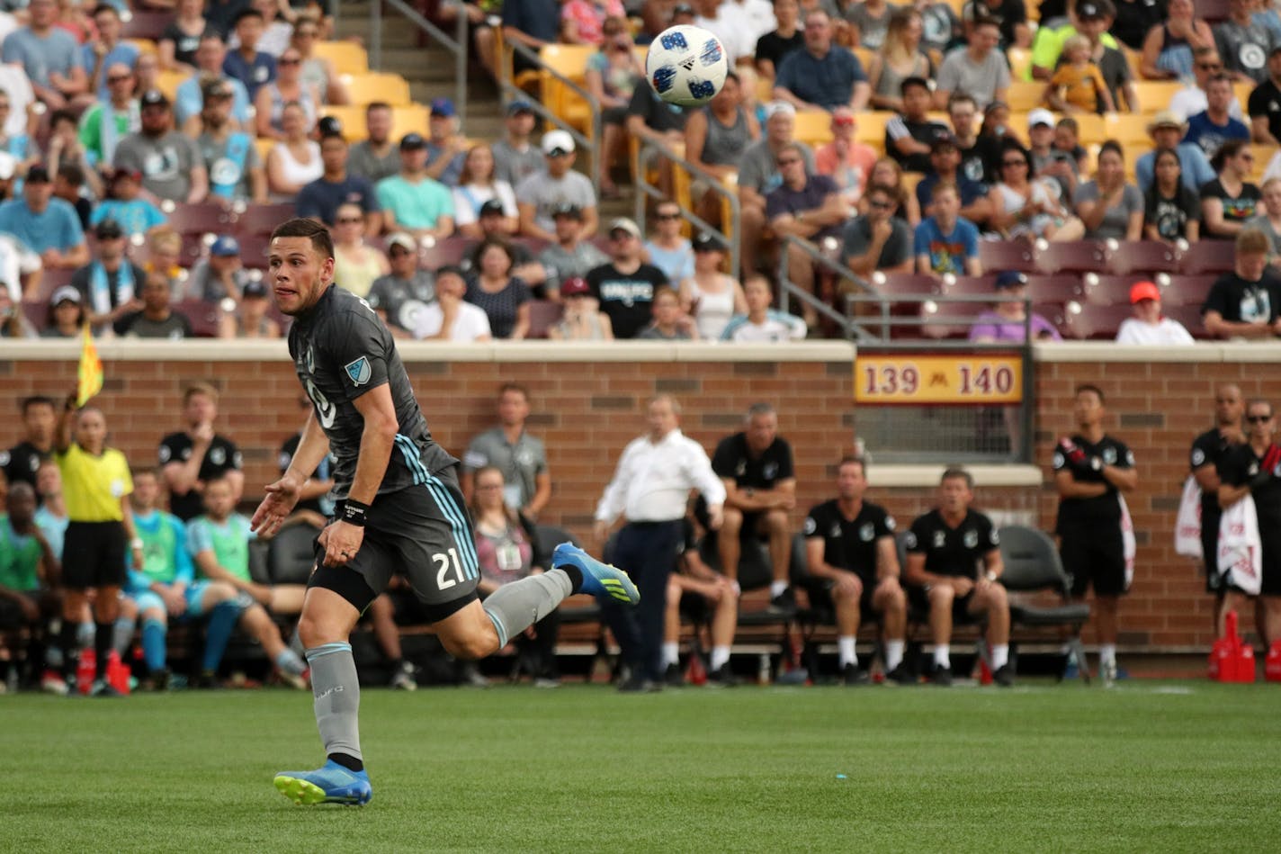 Minnesota United forward Christian Ramirez (21) raced to get behind a long pass on the FC Dallas goal in the first half.