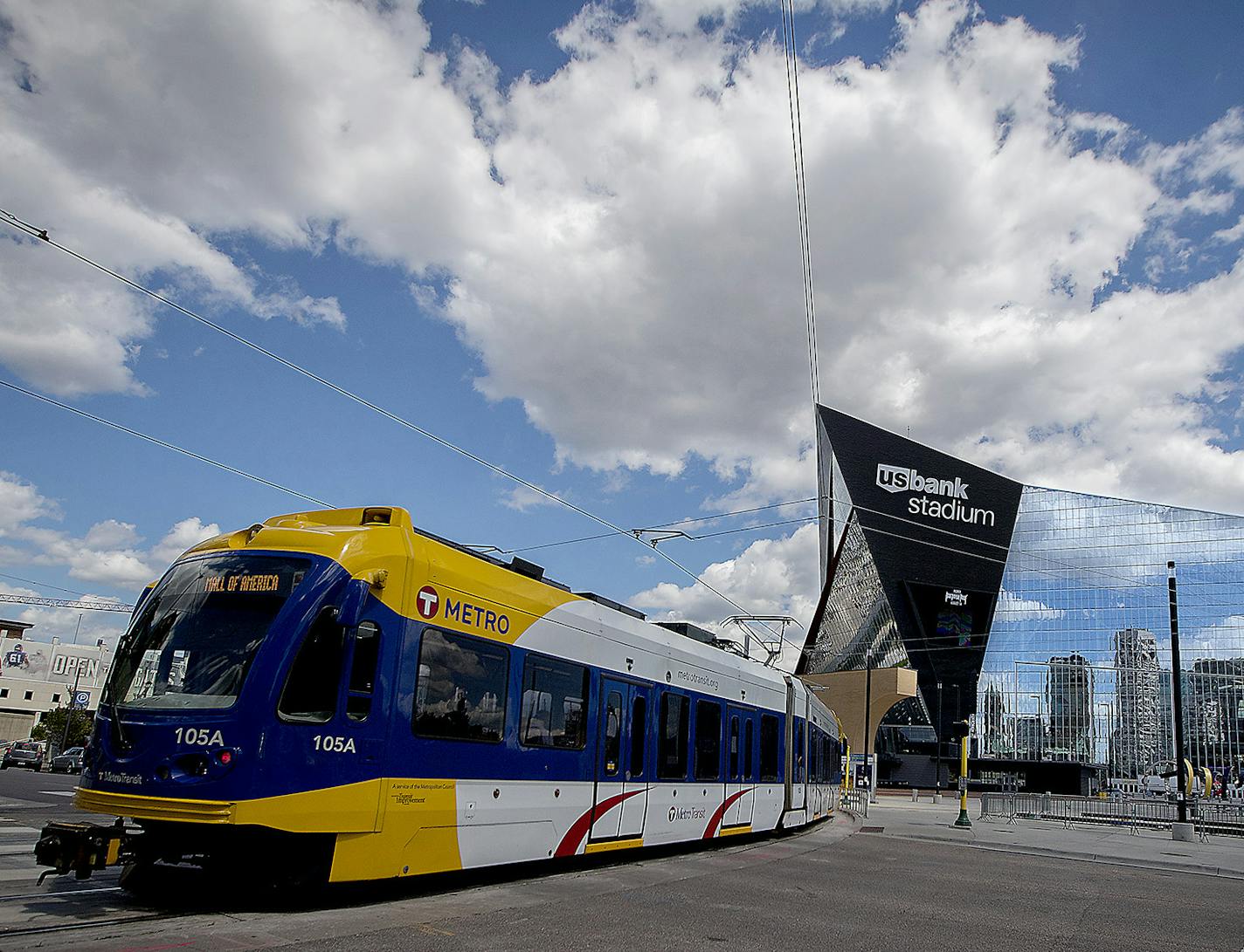 The light rail train made its way toward the US Bank Stadium stop, Tuesday, June 20, 2017 in Minneapolis, MN. The light rail will shut down between June 22 and July 3. It is the longest shut down in the history of Metro Transit's light-rail system. ] ELIZABETH FLORES &#xef; liz.flores@startribune.com ORG XMIT: MIN1706201539591429