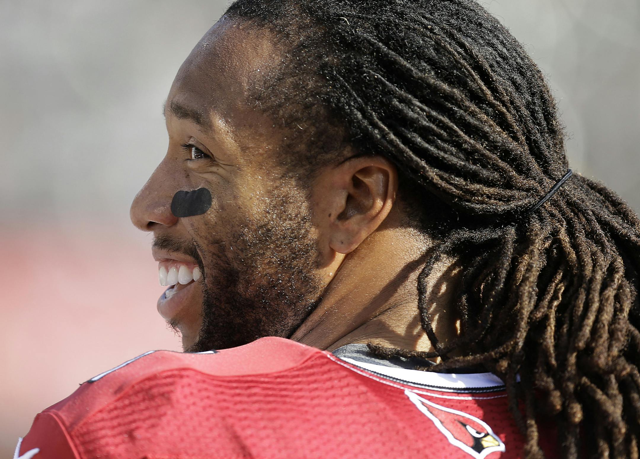 Arizona Cardinals wide receiver Larry Fitzgerald smiles on the sideline during the first half of an NFL preseason football game against the Oakland Raiders in Oakland, Calif., Sunday, Aug. 30, 2015. (AP Photo/Ben Margot) ORG XMIT: OAS