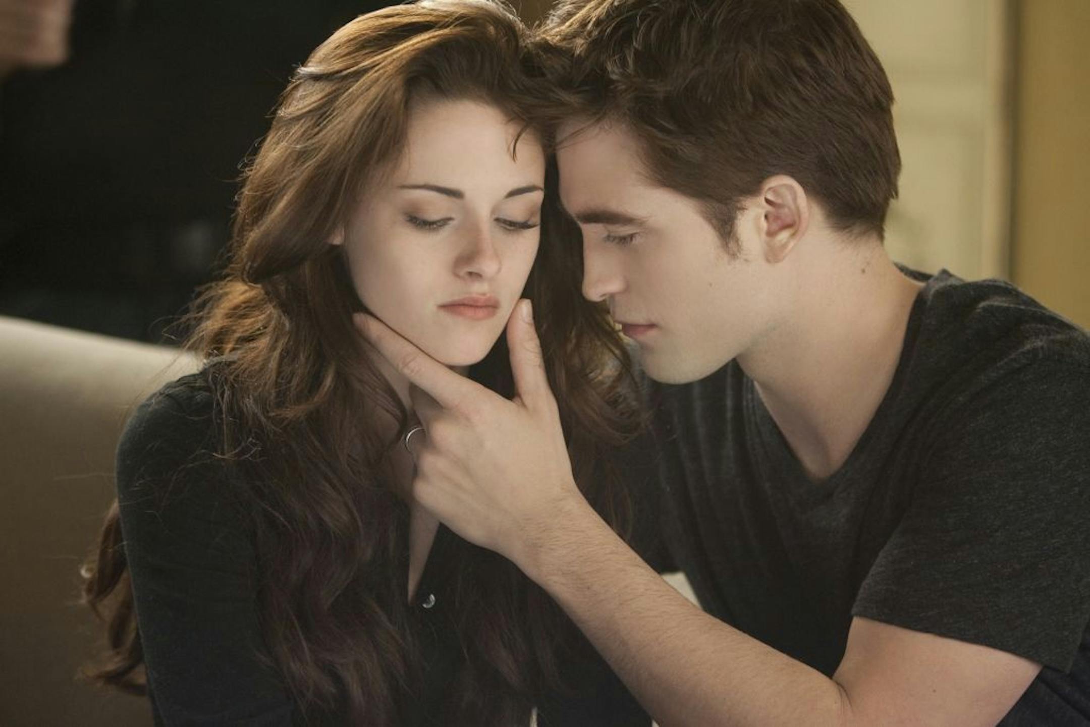 (L-R) KRISTEN STEWART and ROBERT PATTINSON star in THE TWILIGHT SAGA: BREAKING DAWN-PART 2 Ph: Andrew Cooper, SMPSP � 2011 Summit Entertainment, LLC. All rights reserved.